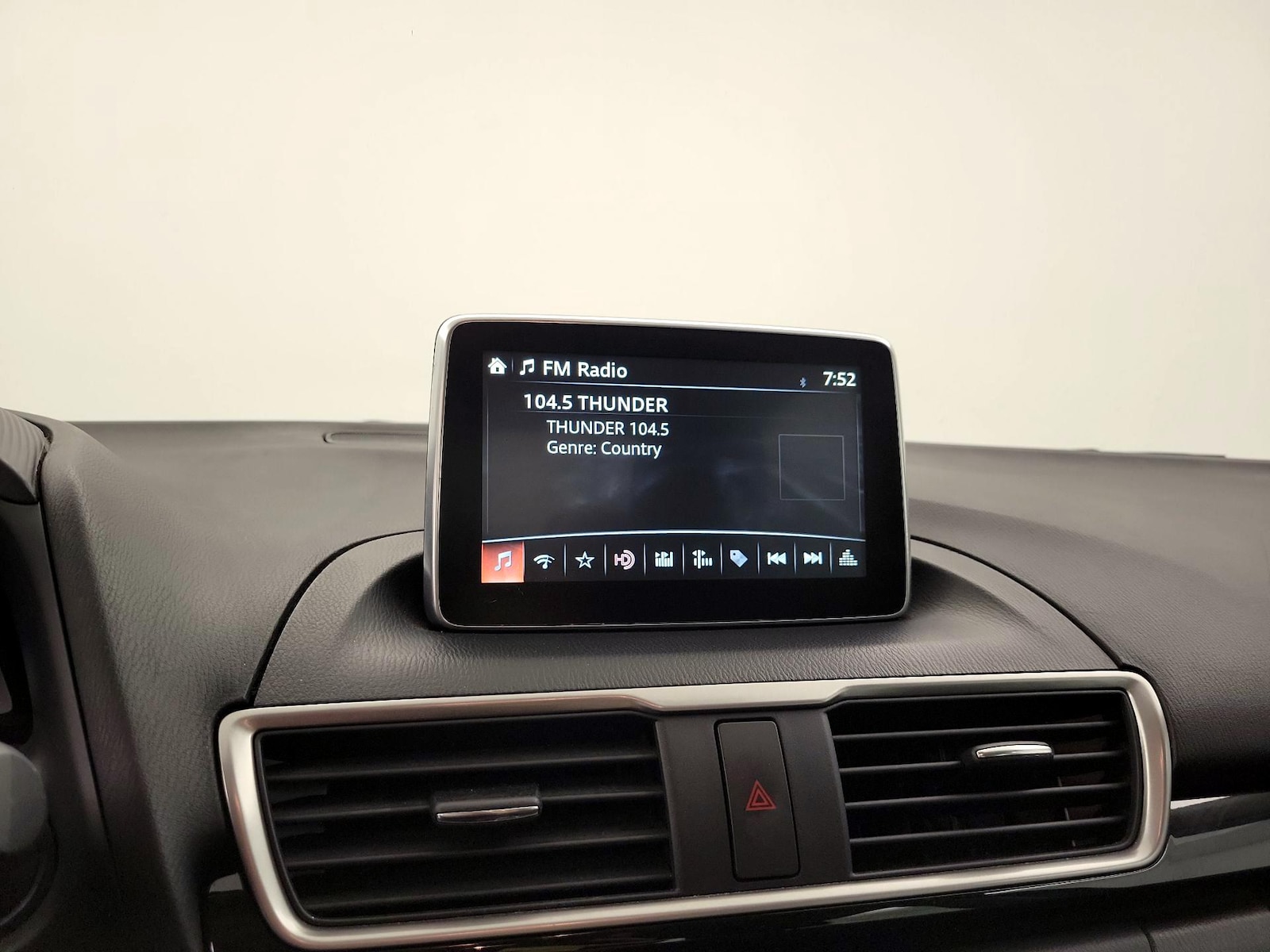 2016 Mazda MAZDA3 i Sport - Photo 16