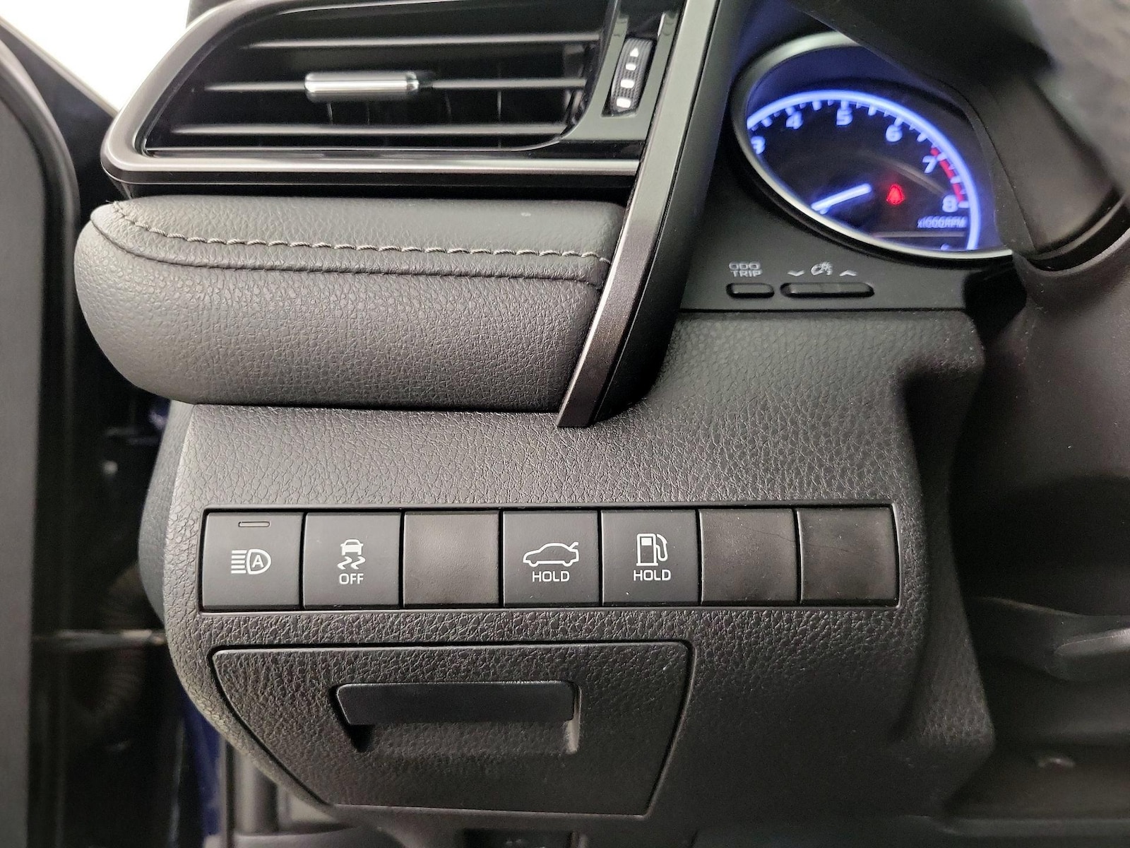 2021 Toyota Camry LE - Photo 14