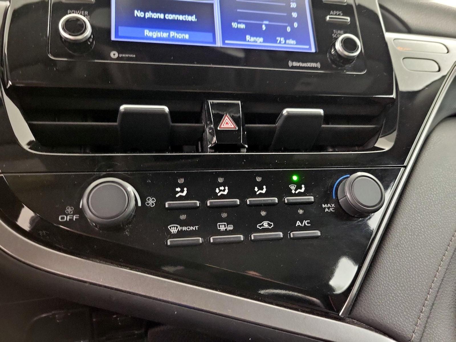 2021 Toyota Camry LE - Photo 17