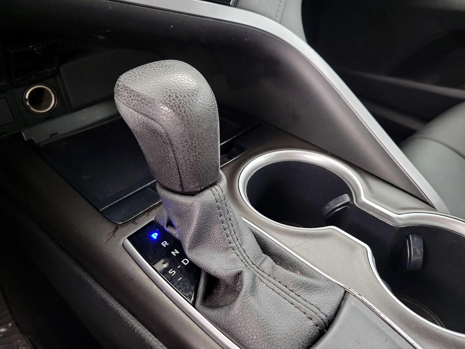 2021 Toyota Camry LE - Photo 18