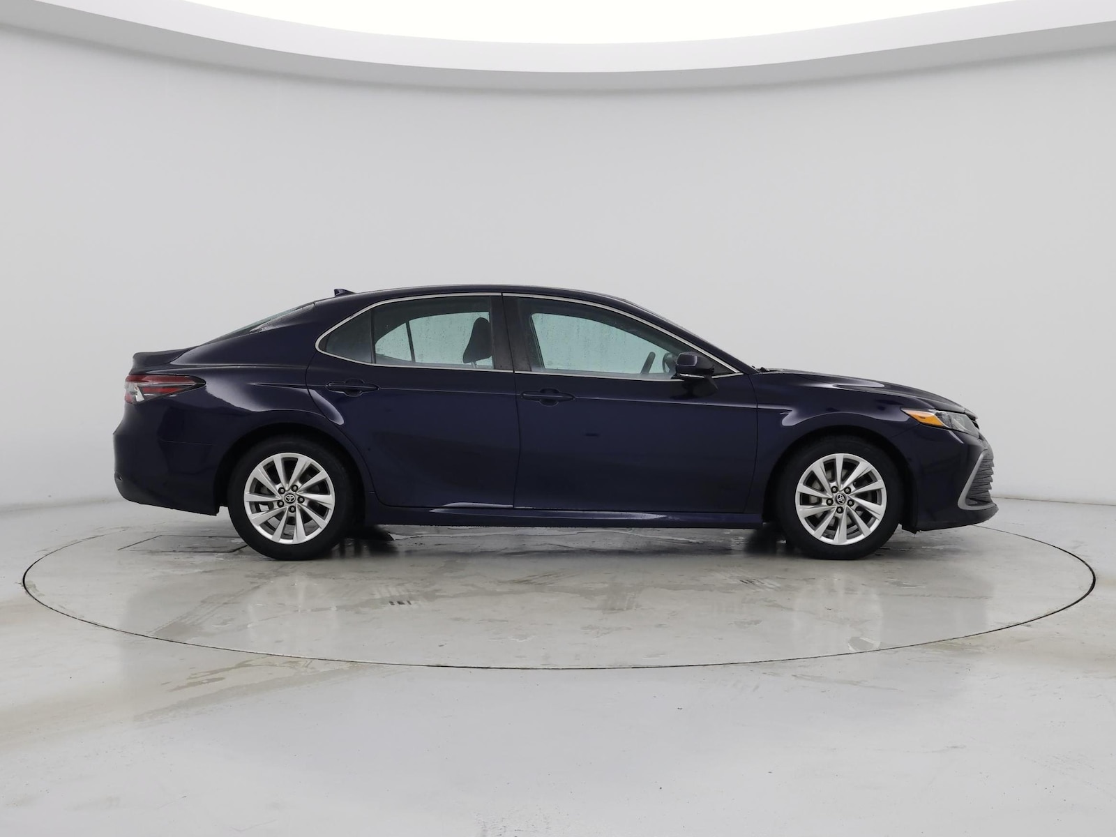 2021 Toyota Camry LE - Photo 8