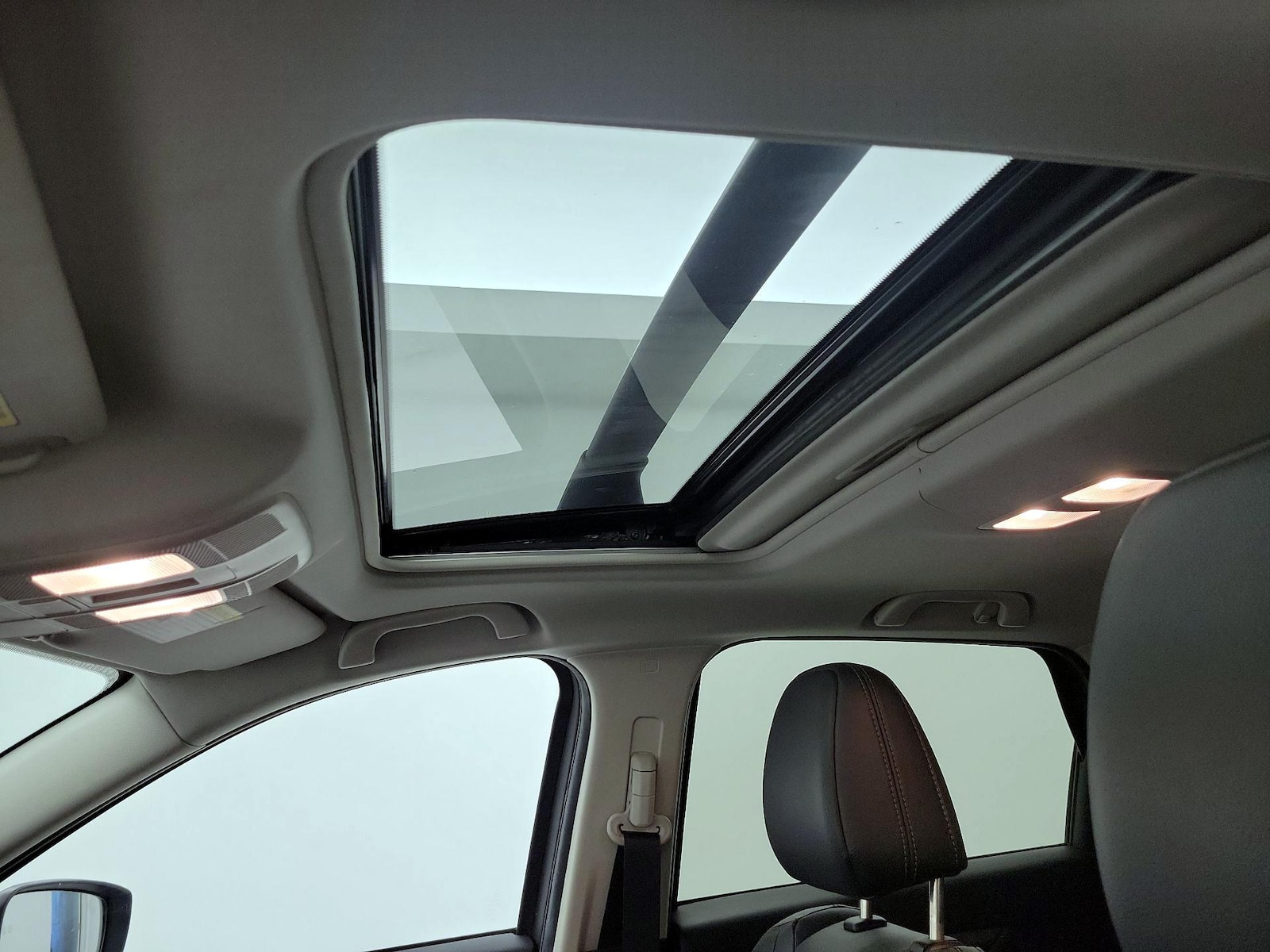 Sunroof(s) & Overhead Airbags