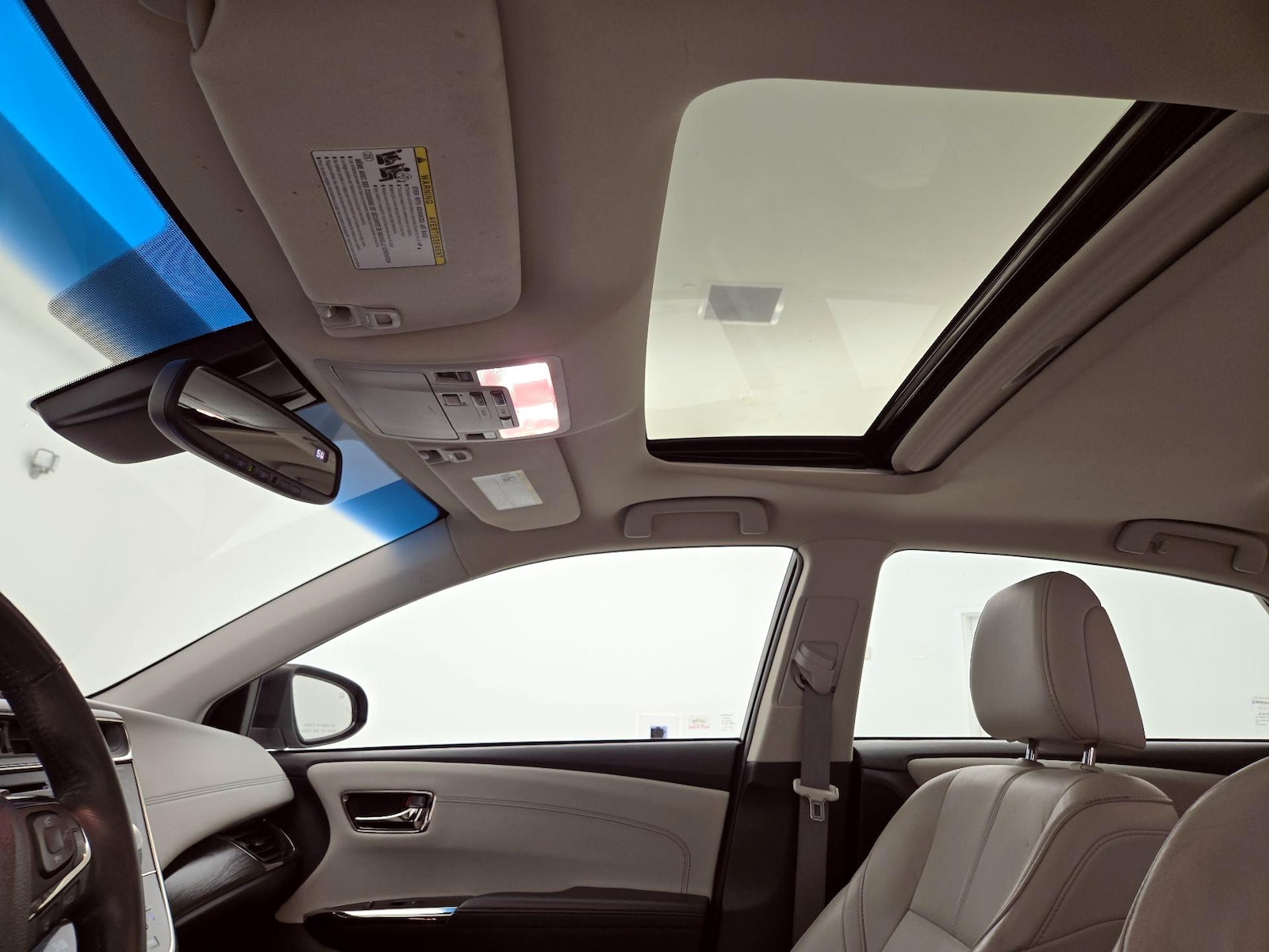Sunroof(s) & Overhead Airbags