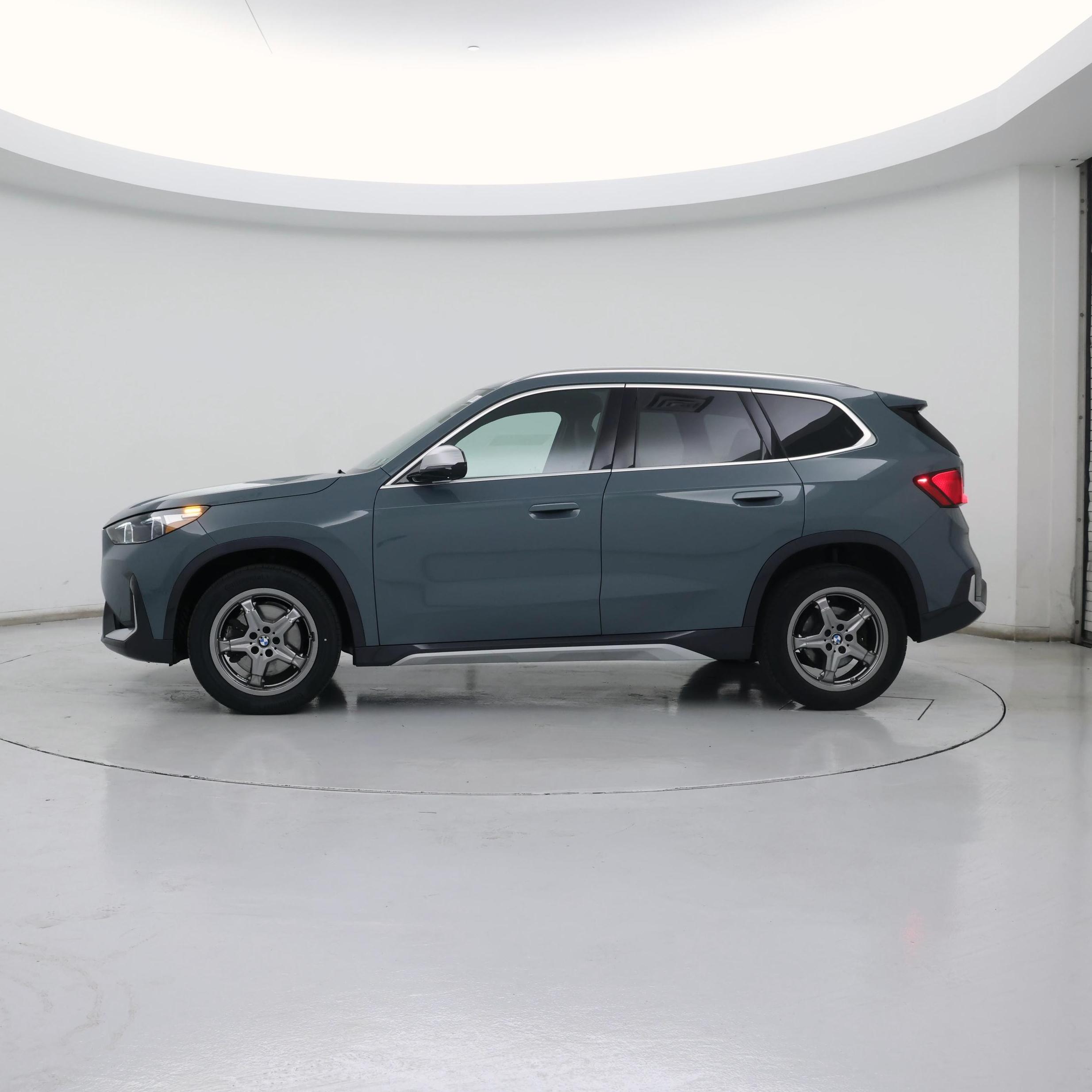 Thumbnail: 2023 BMW X1 - 3