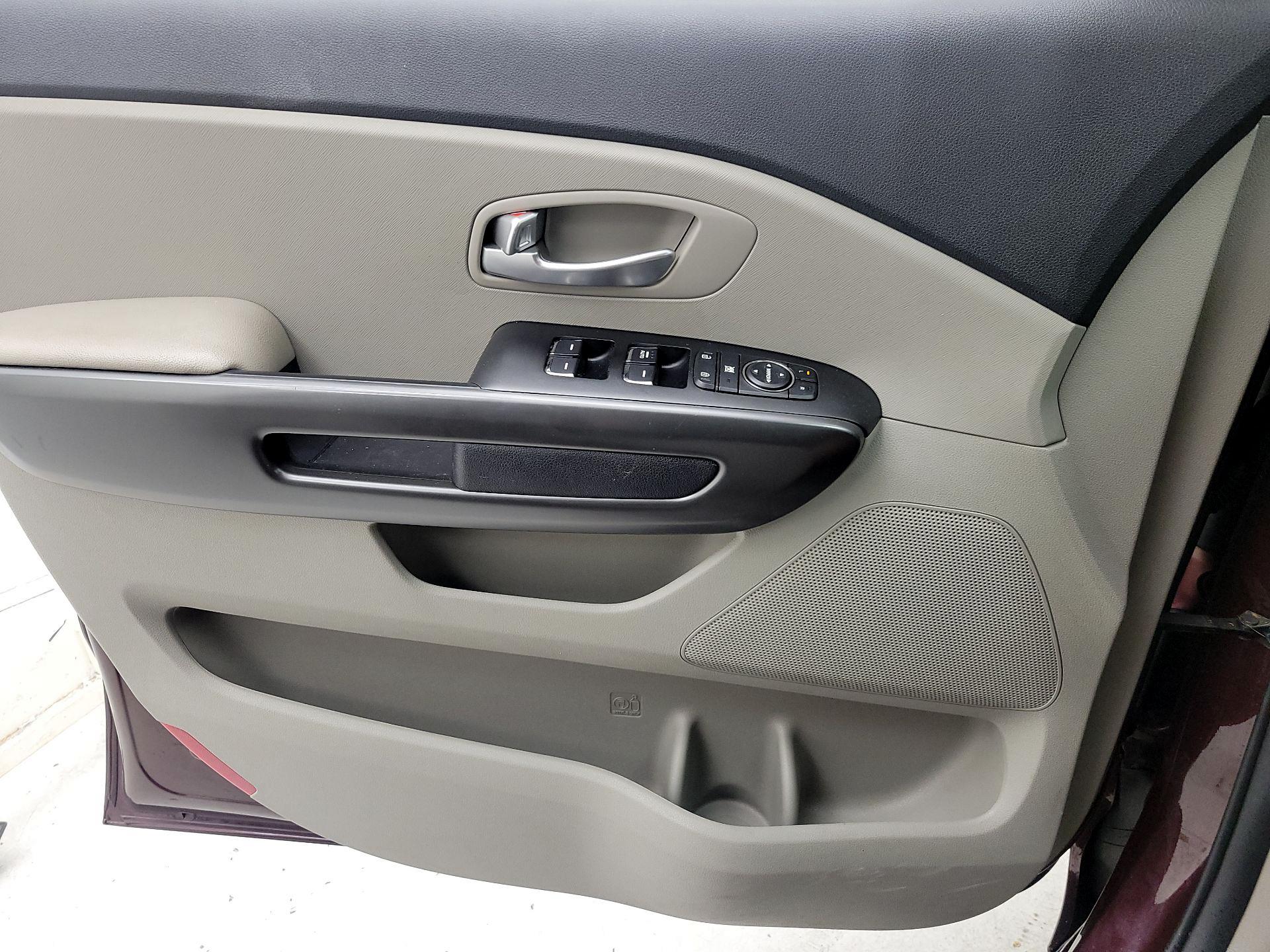 Thumbnail: 2020 Kia Sedona - 12