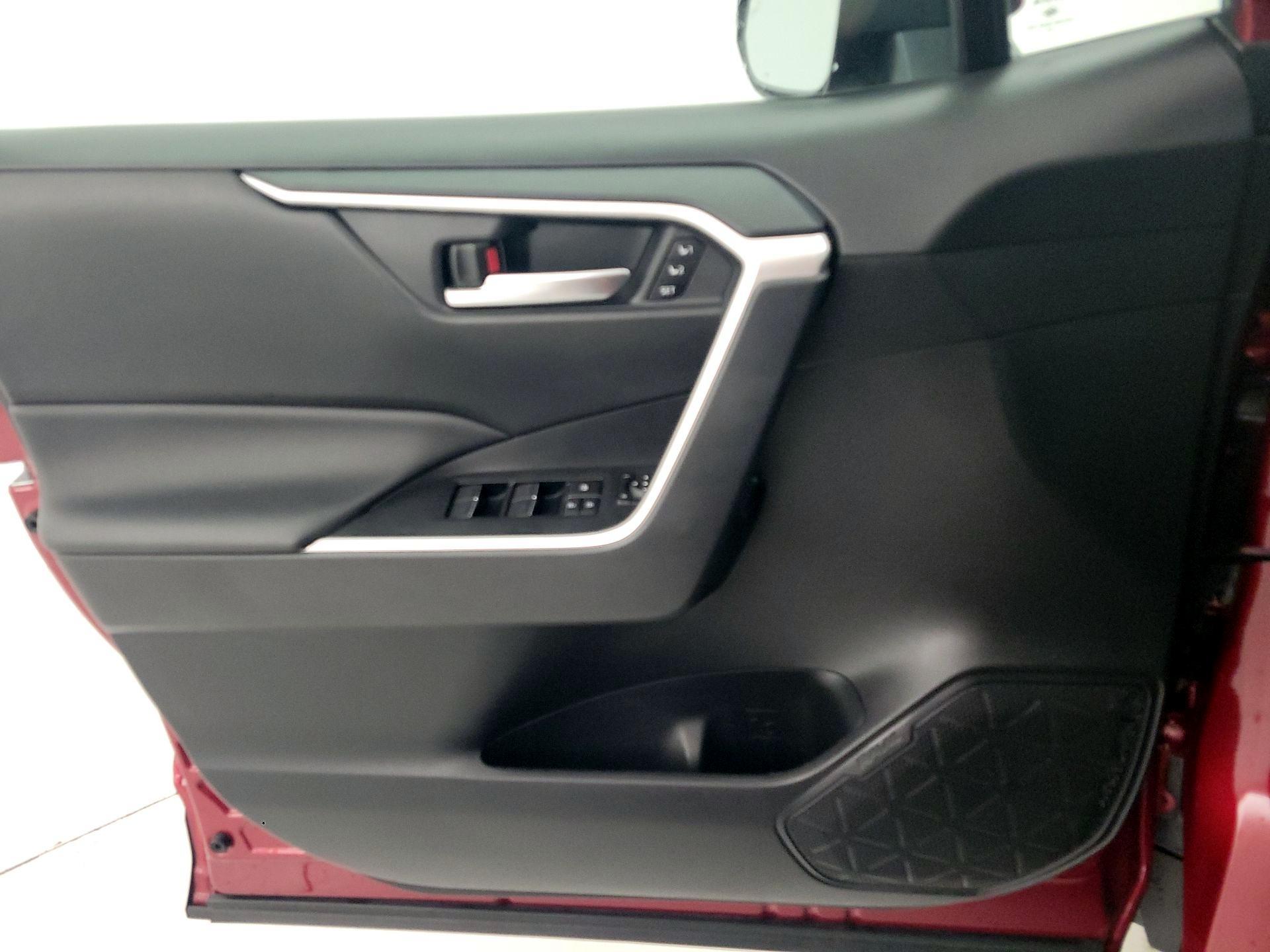 Thumbnail: 2024 Toyota RAV4 - 12