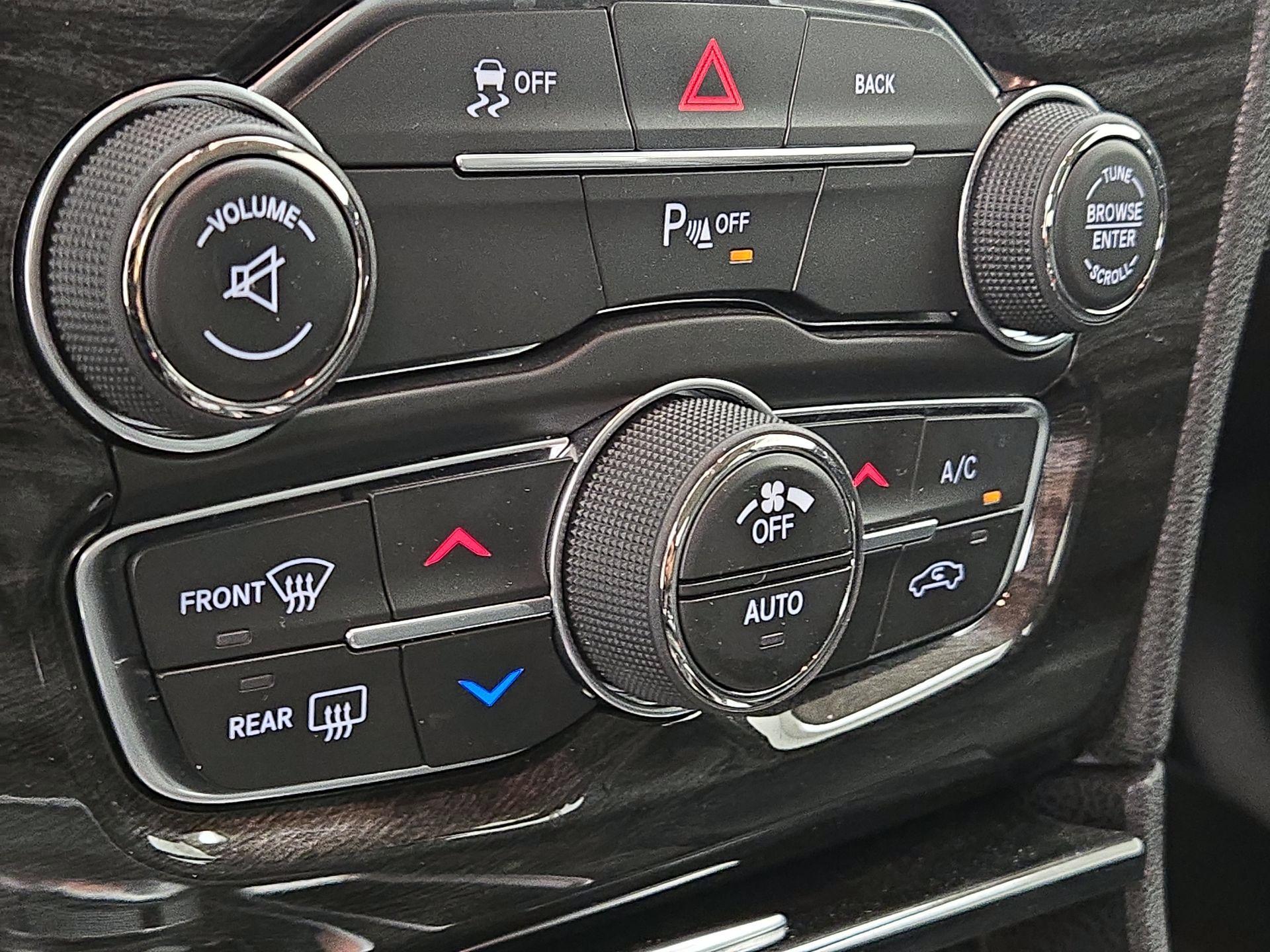 Thumbnail: 2016 Chrysler 300 - 16