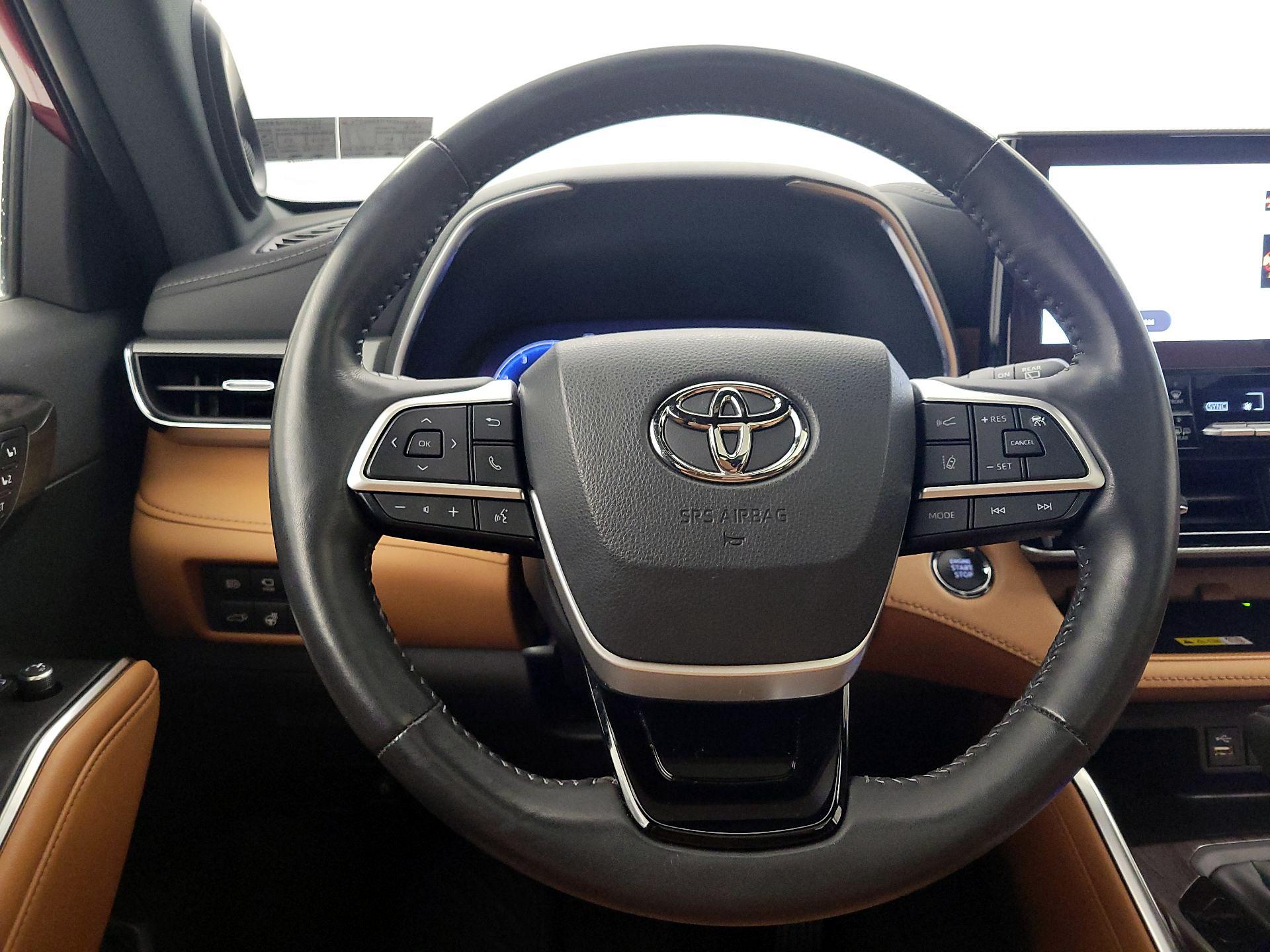 Thumbnail: 2023 Toyota Highlander - 10