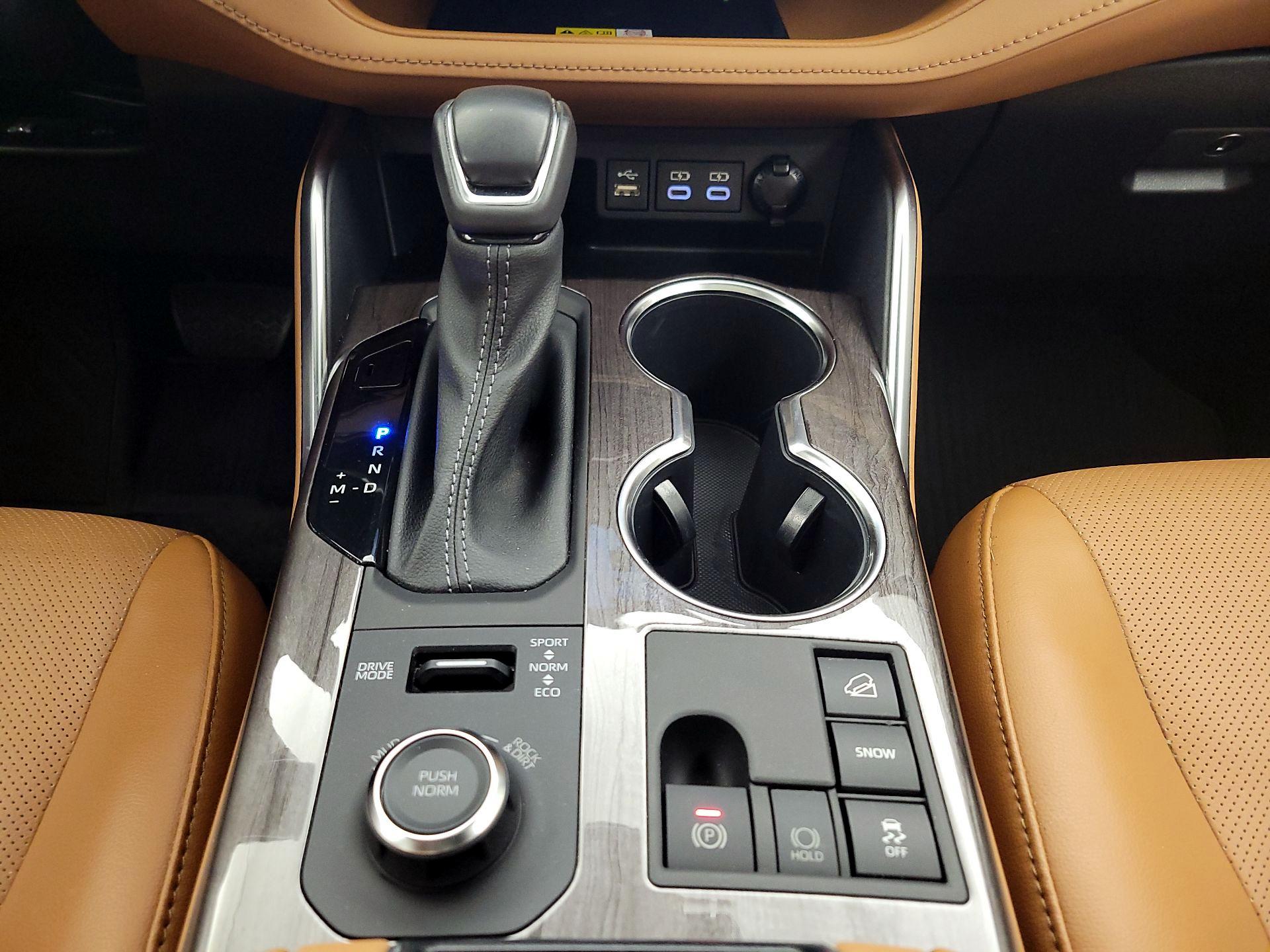Thumbnail: 2023 Toyota Highlander - 18