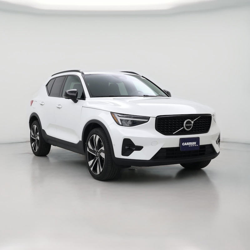 2023 Volvo XC40 B5 Plus Dark Theme