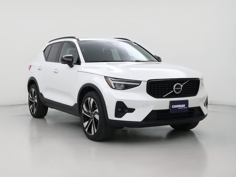 2023 Volvo XC40 B5 Plus Dark Theme