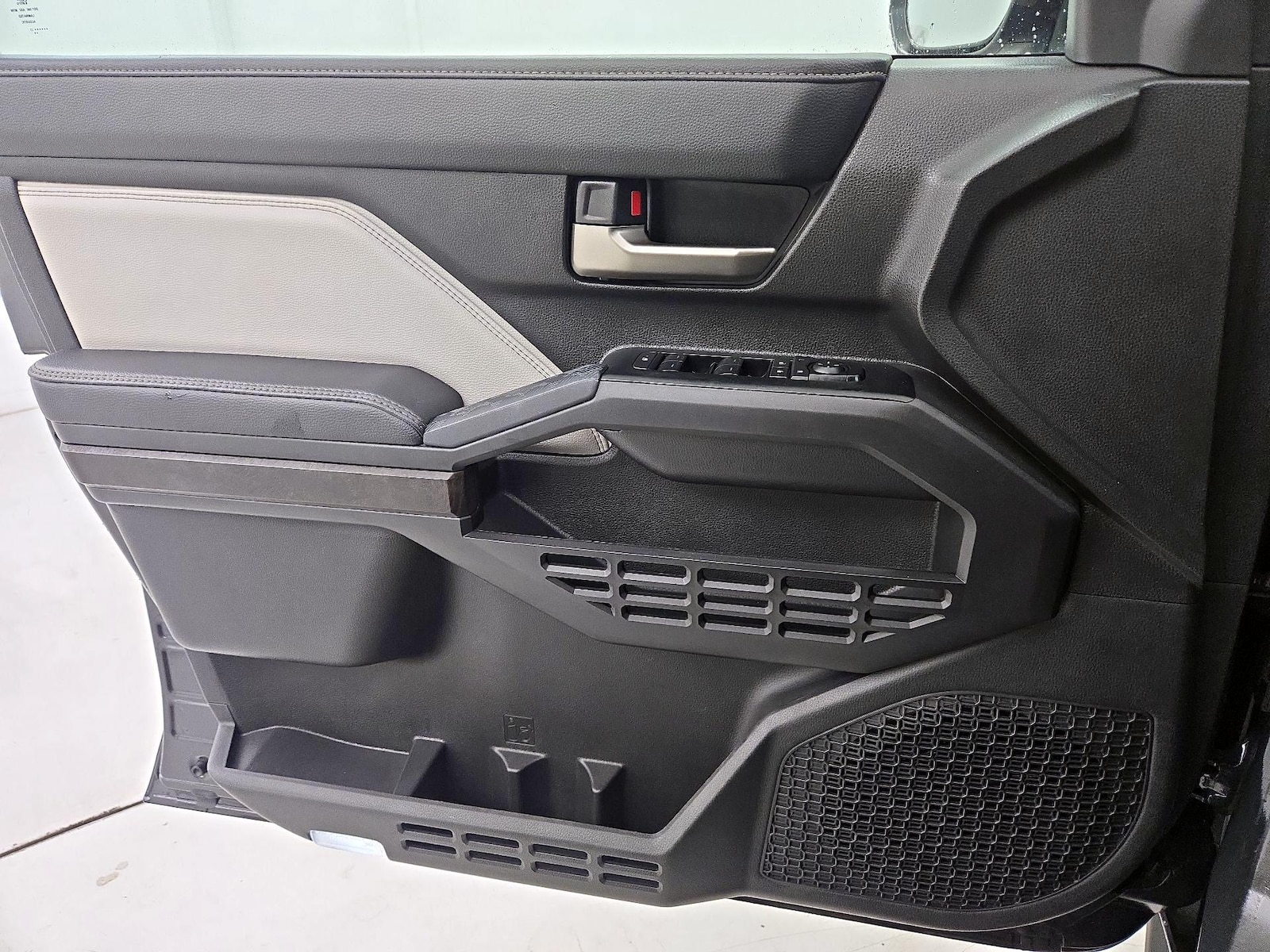 2025 Toyota Tacoma Limited - Photo 13