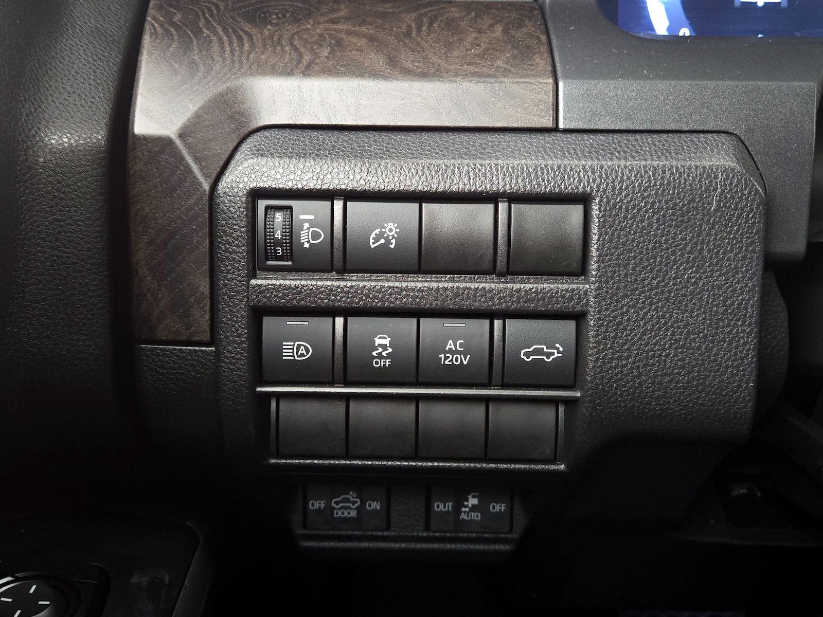 2025 Toyota Tacoma Limited - Photo 14