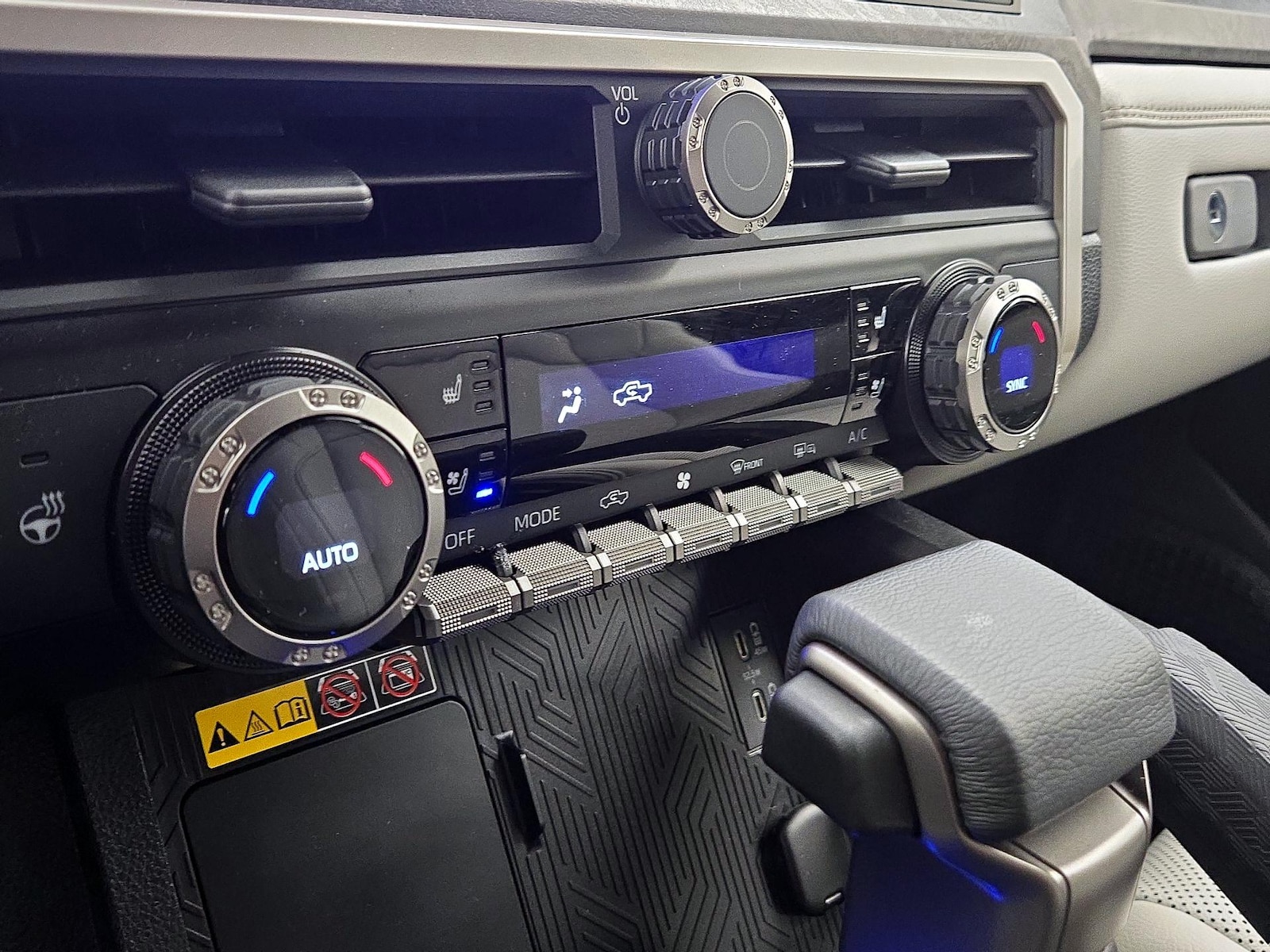 2025 Toyota Tacoma Limited - Photo 17