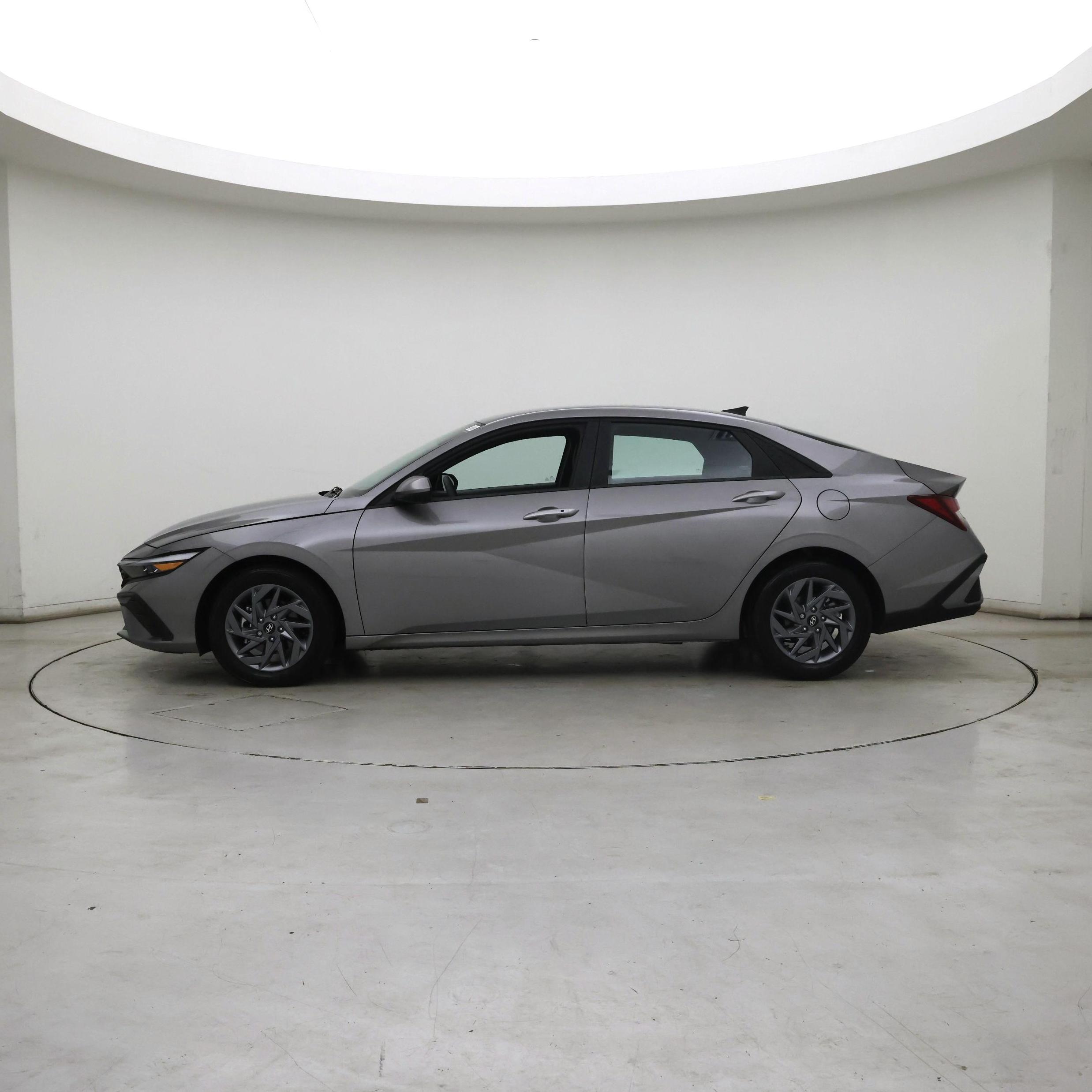 Thumbnail: 2024 Hyundai Elantra - 3