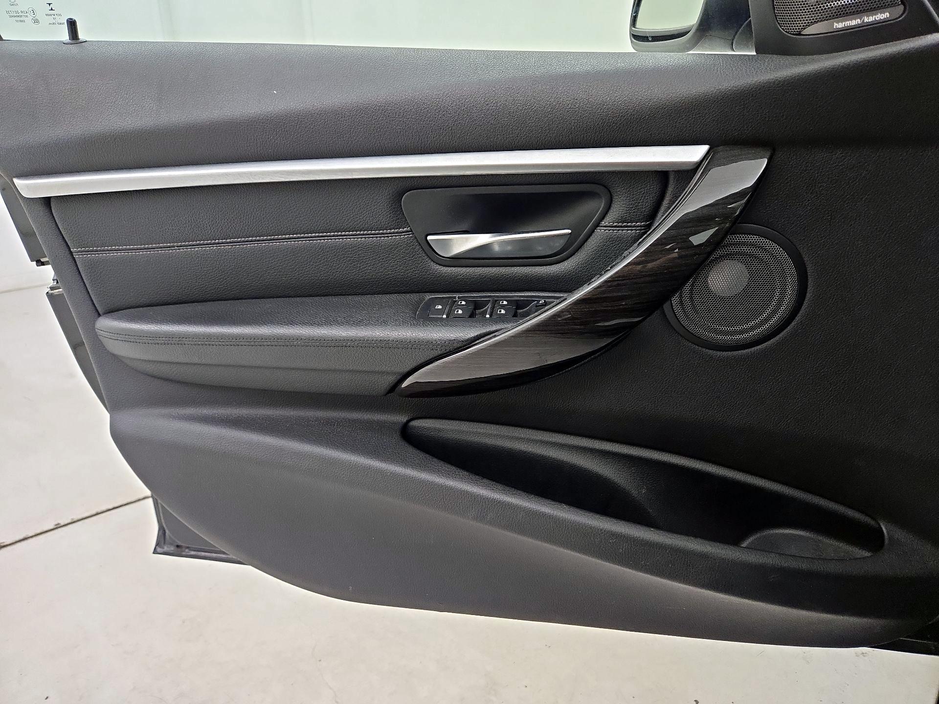 Thumbnail: 2016 BMW 3 Series - 12