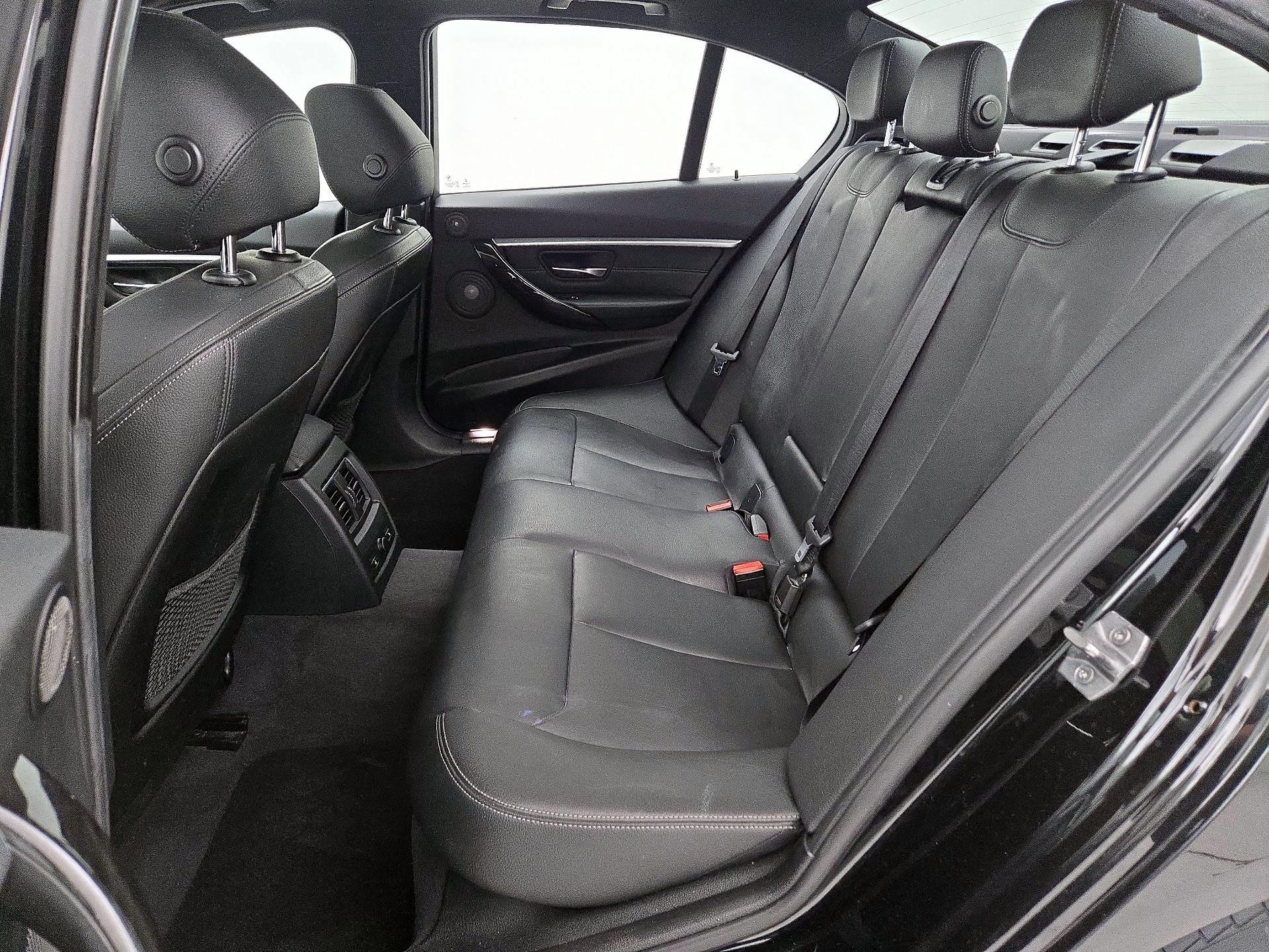 Thumbnail: 2016 BMW 3 Series - 20