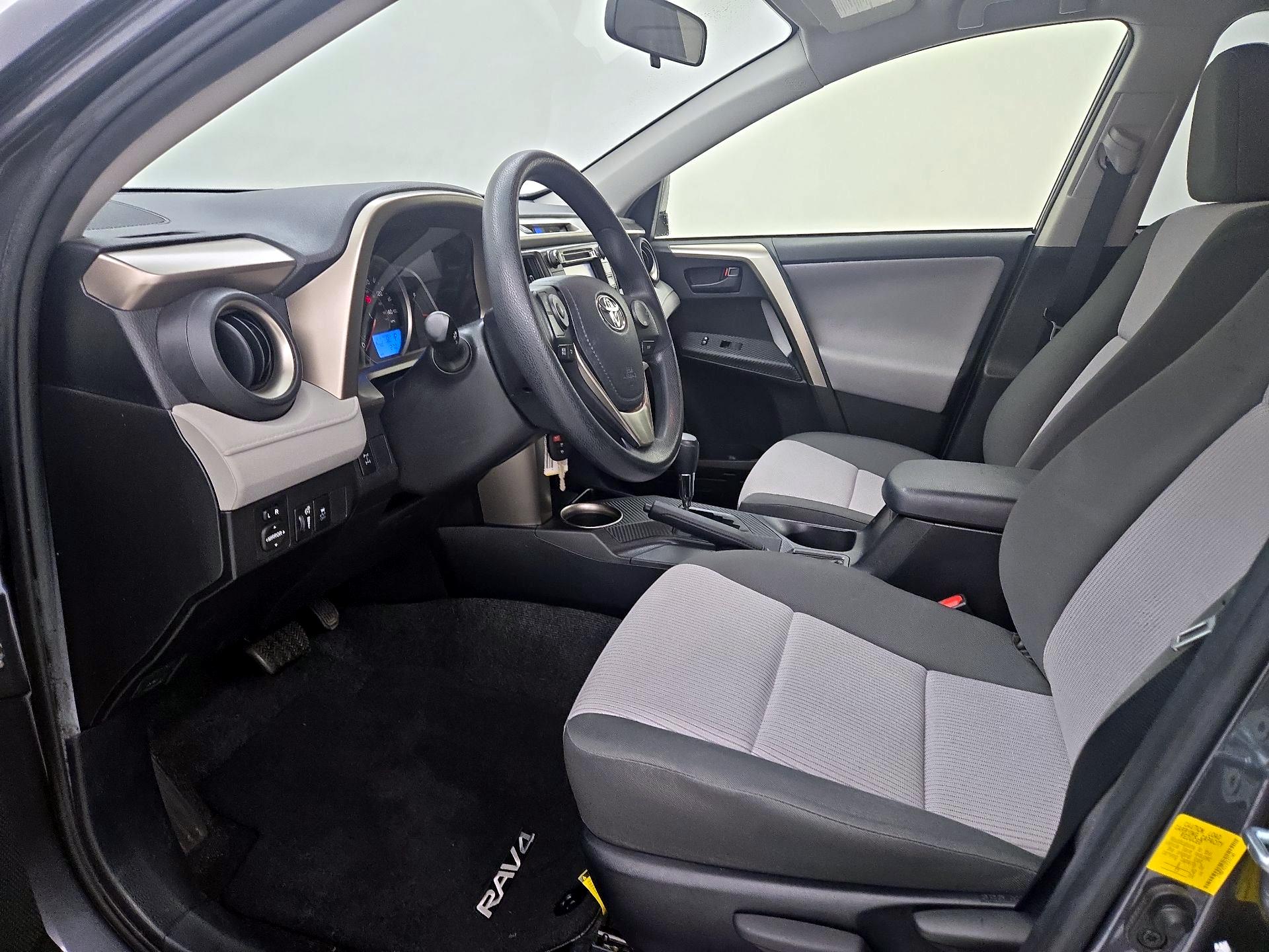 Thumbnail: 2015 Toyota RAV4 - 11