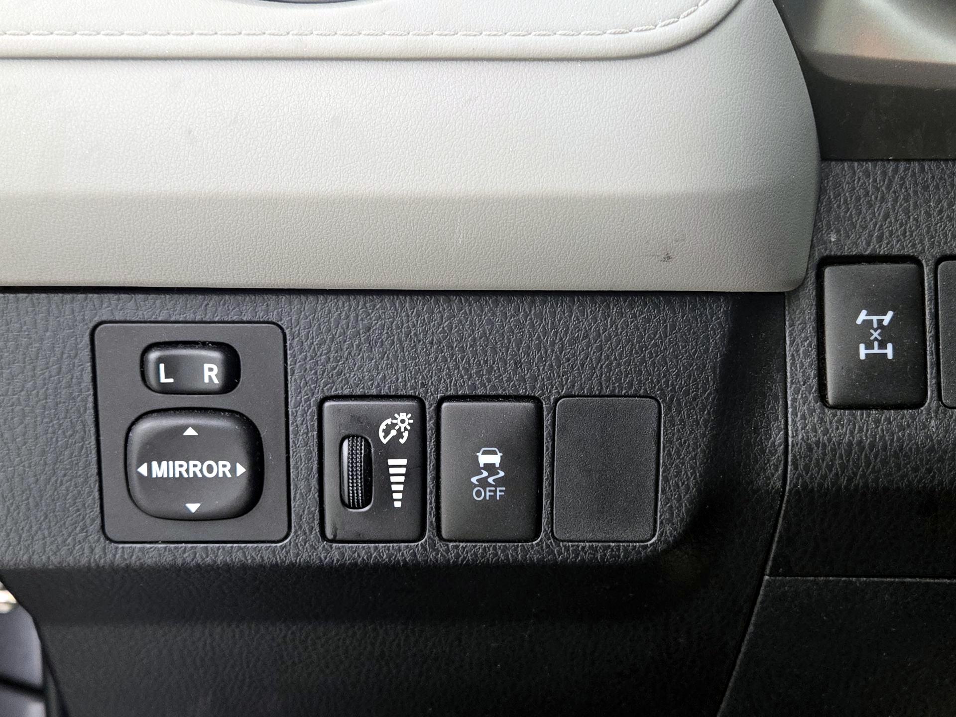 Thumbnail: 2015 Toyota RAV4 - 13