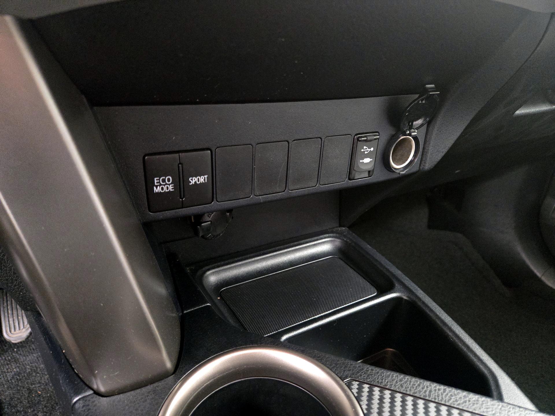 Thumbnail: 2015 Toyota RAV4 - 18