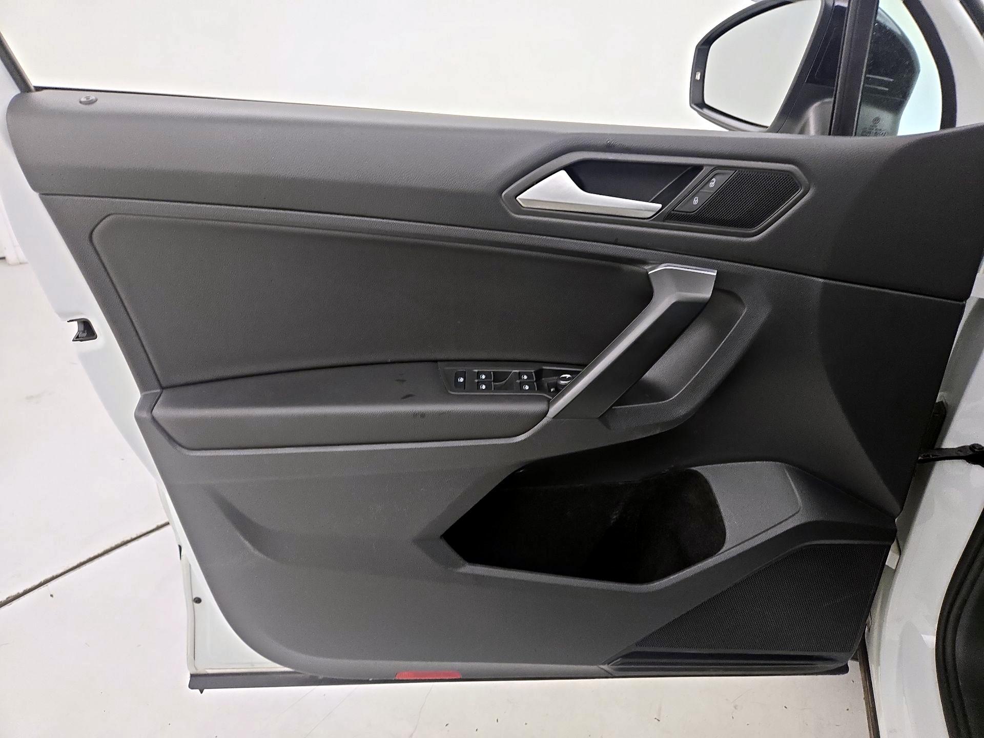 Thumbnail: 2021 Volkswagen Tiguan - 12