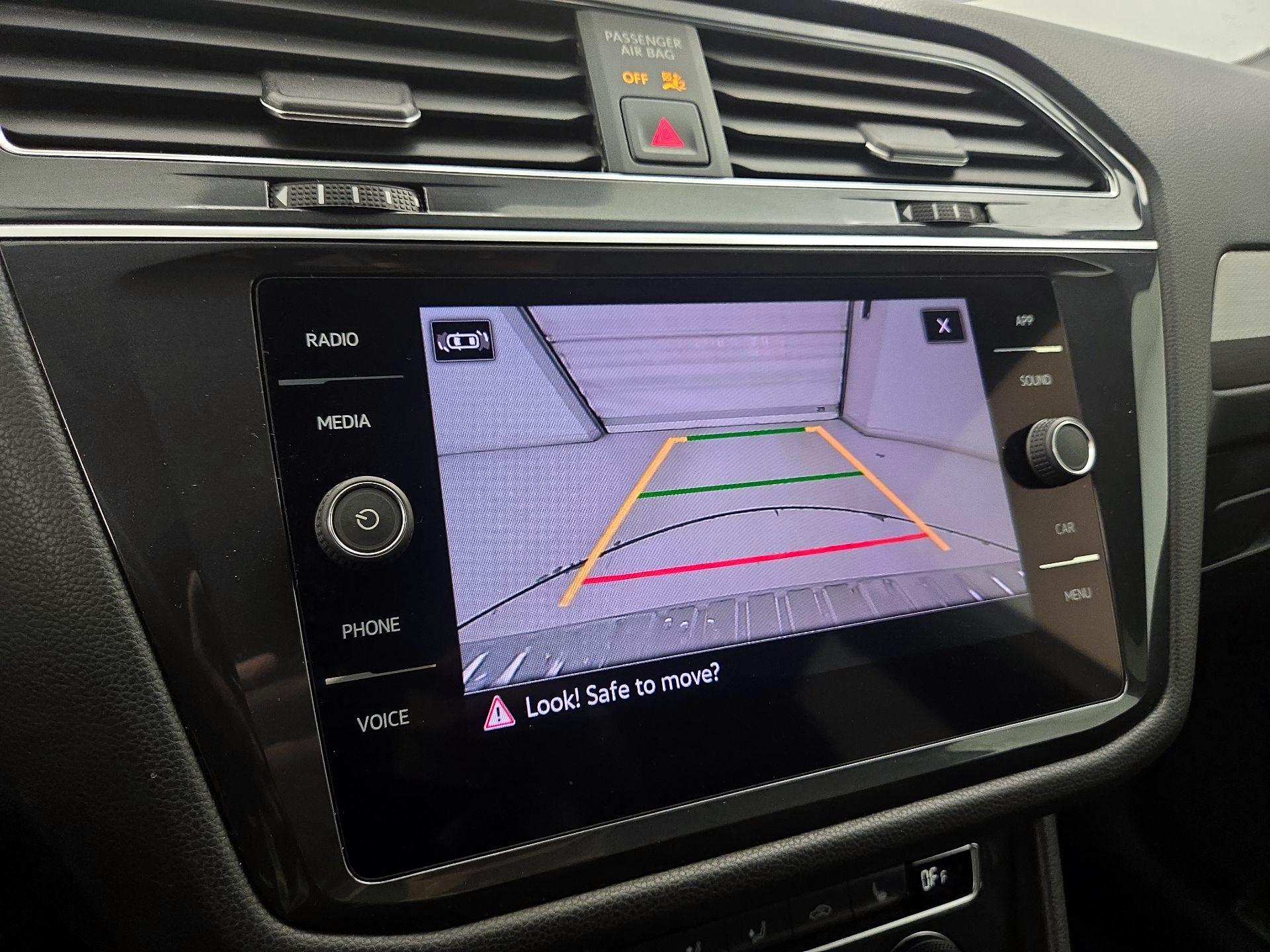 Thumbnail: 2021 Volkswagen Tiguan - 14