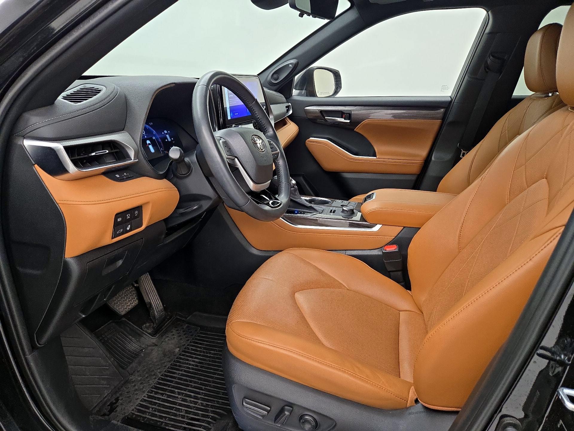 Thumbnail: 2023 Toyota Highlander - 11