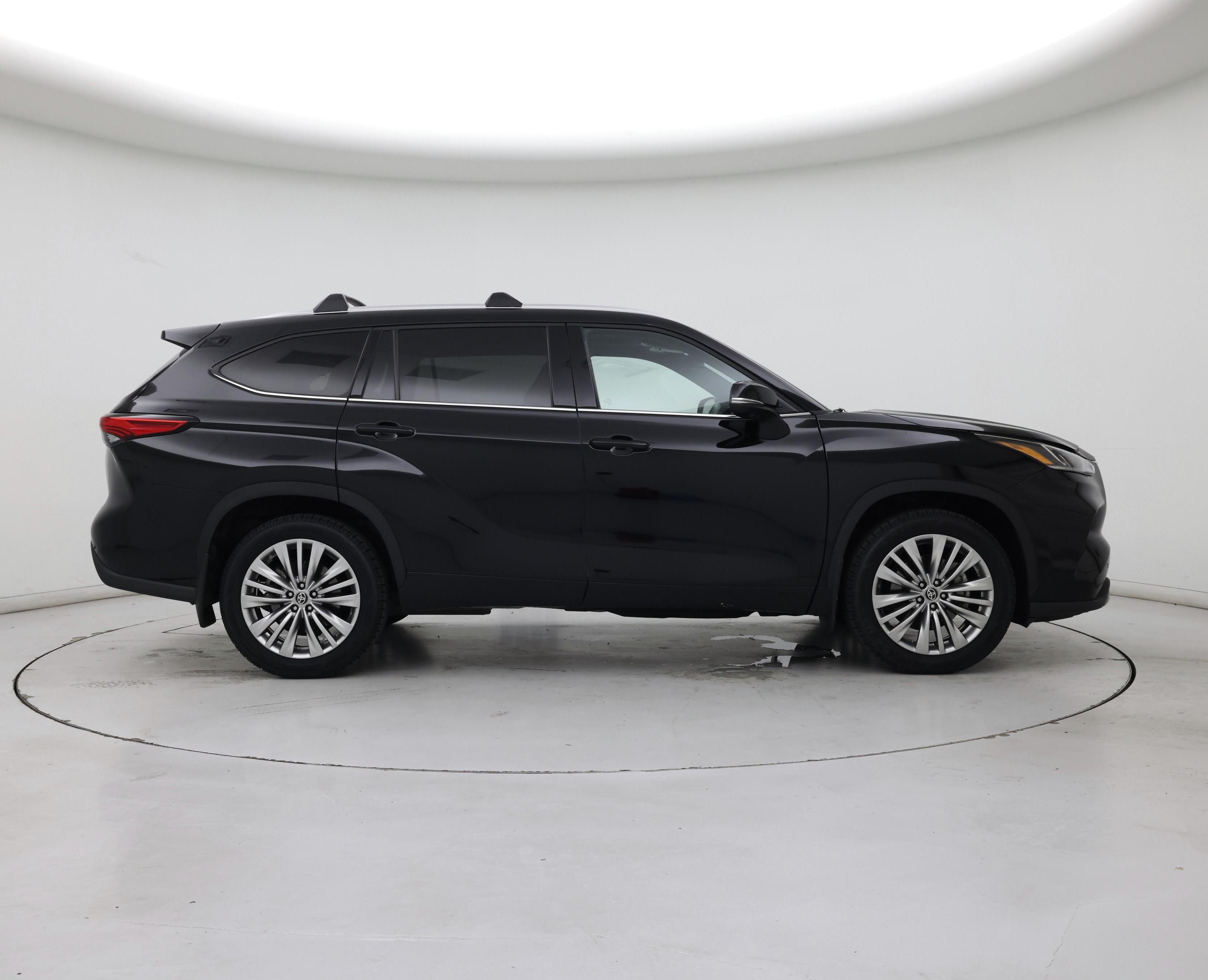 Thumbnail: 2023 Toyota Highlander - 7