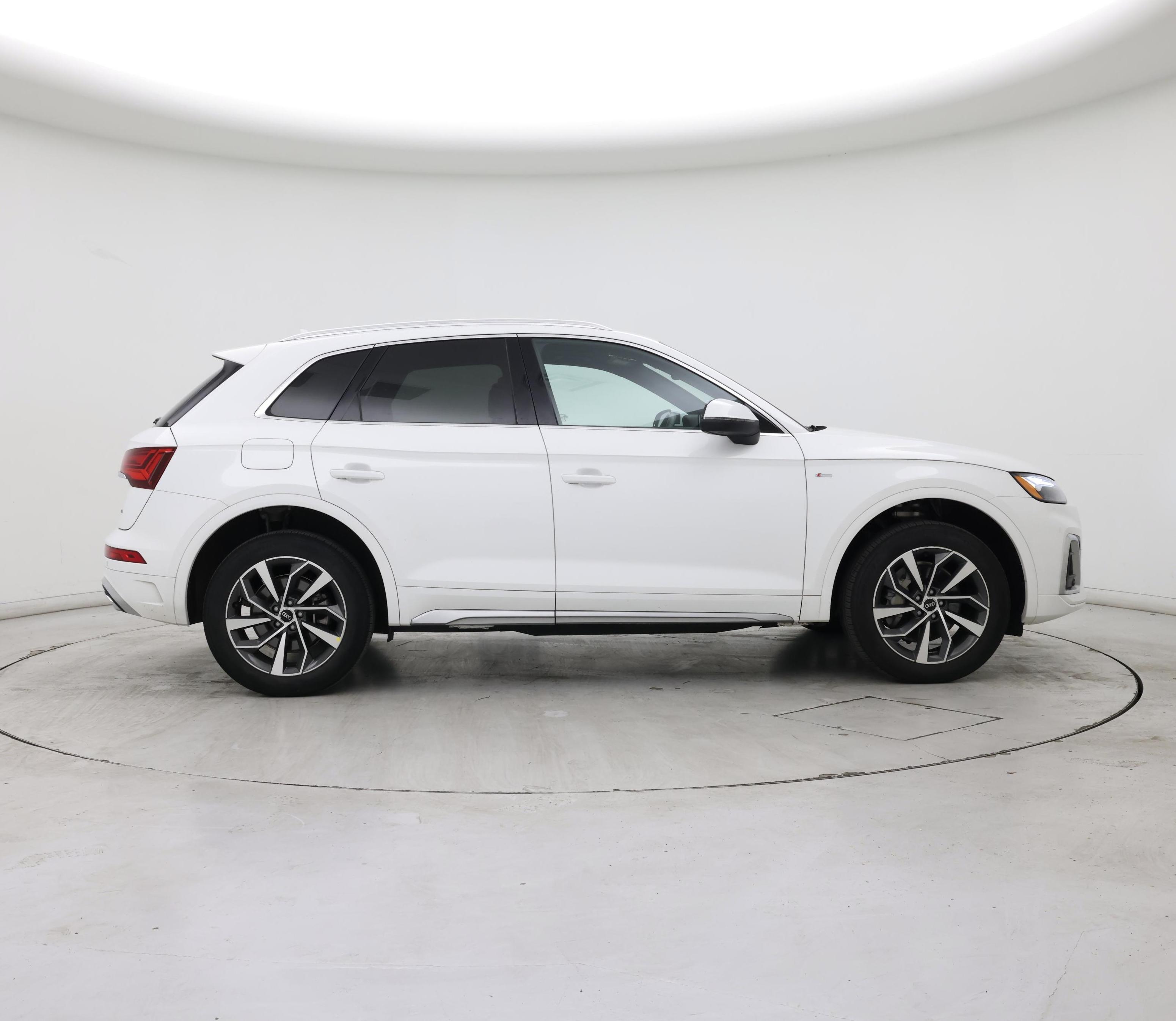 Thumbnail: 2023 Audi Q5 - 7