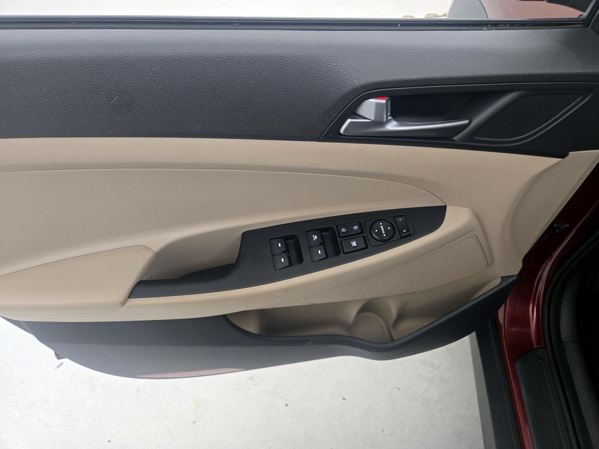 Thumbnail: 2016 Hyundai Tucson - 12