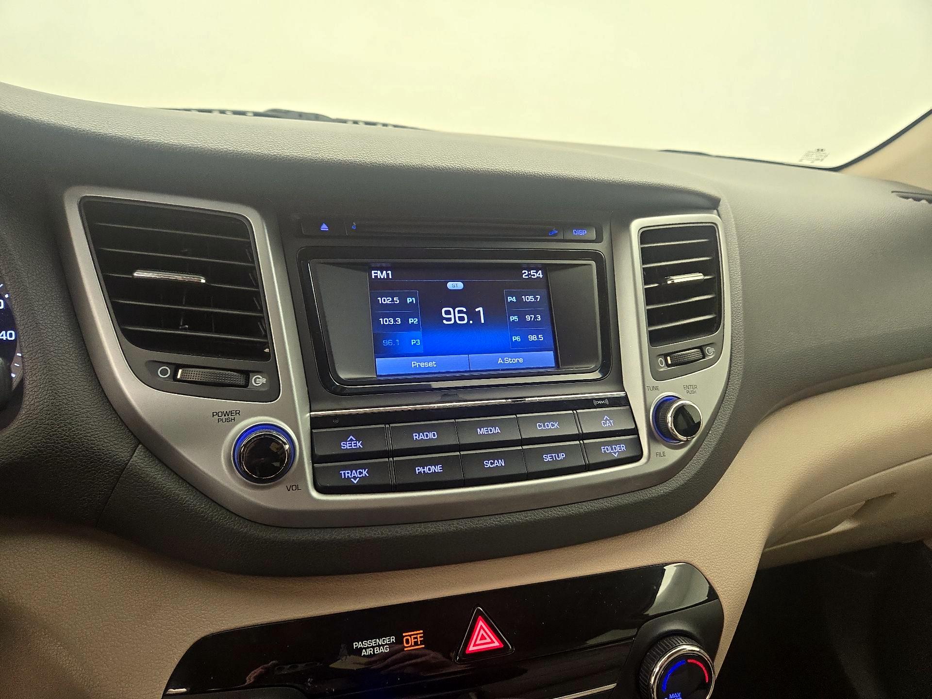 Thumbnail: 2016 Hyundai Tucson - 15