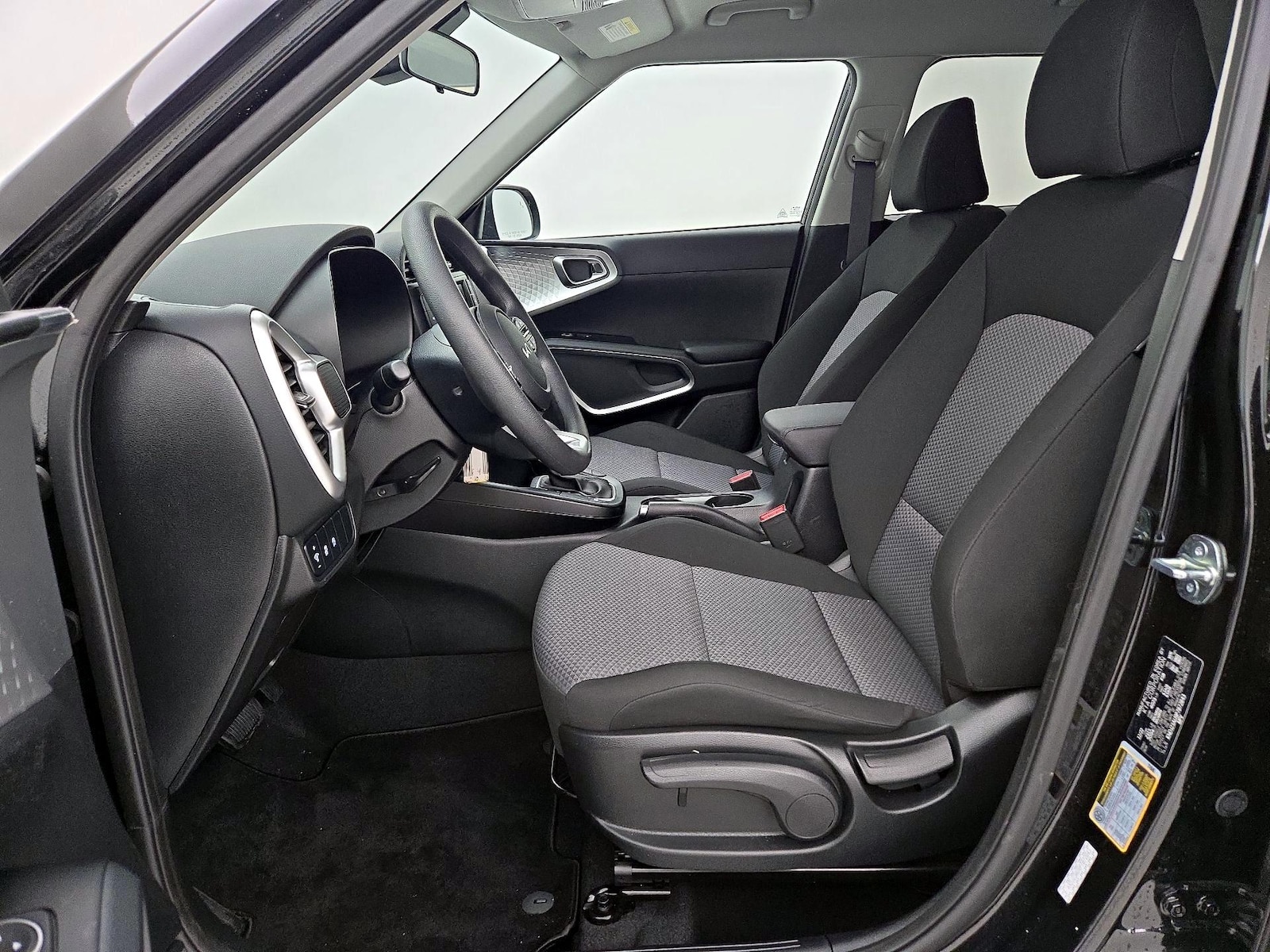 2023 Kia Soul LX - Photo 12