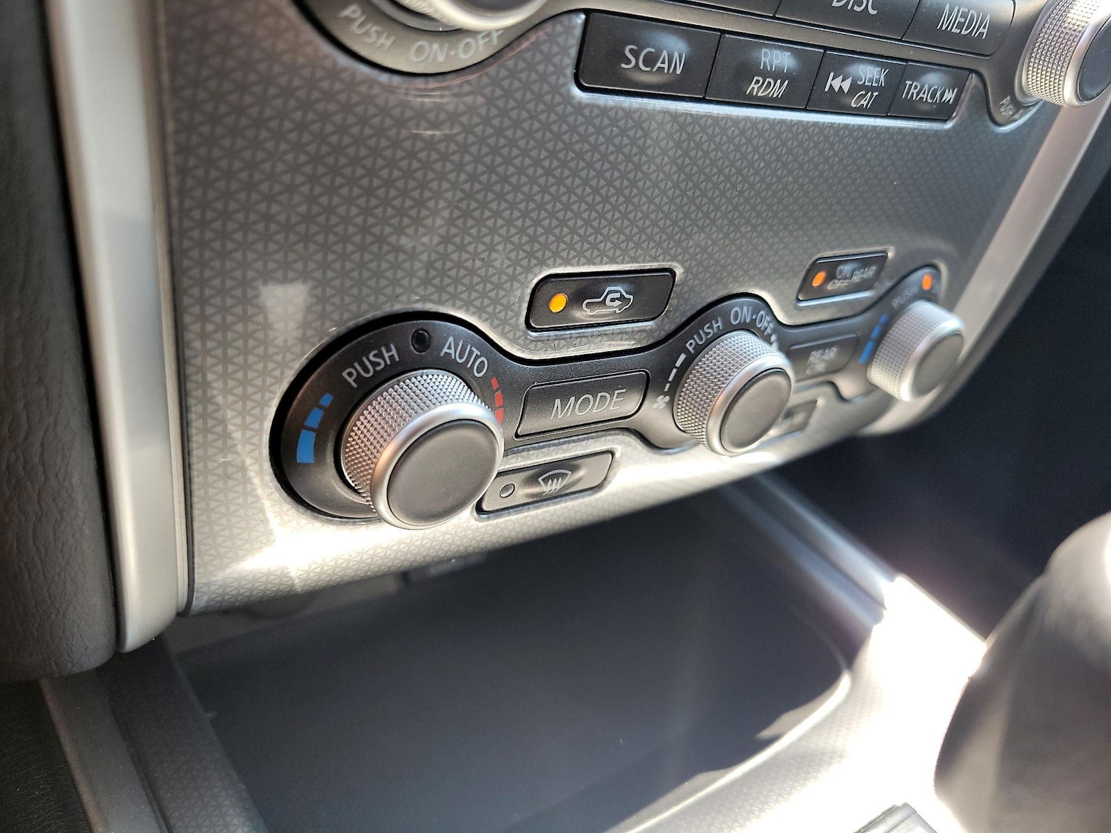 2020 Nissan Pathfinder SL - Photo 17