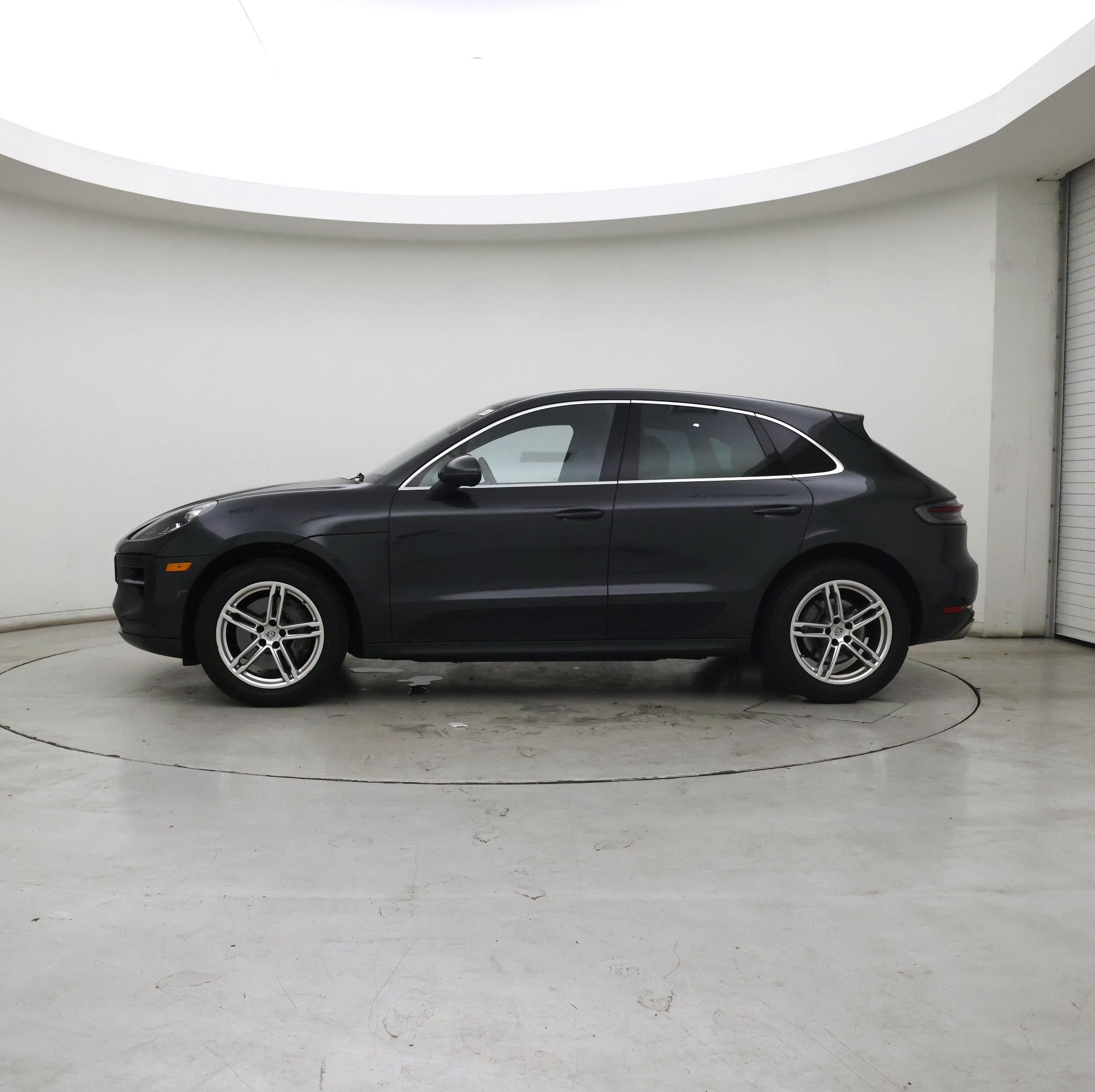 Thumbnail: 2020 Porsche Macan - 3