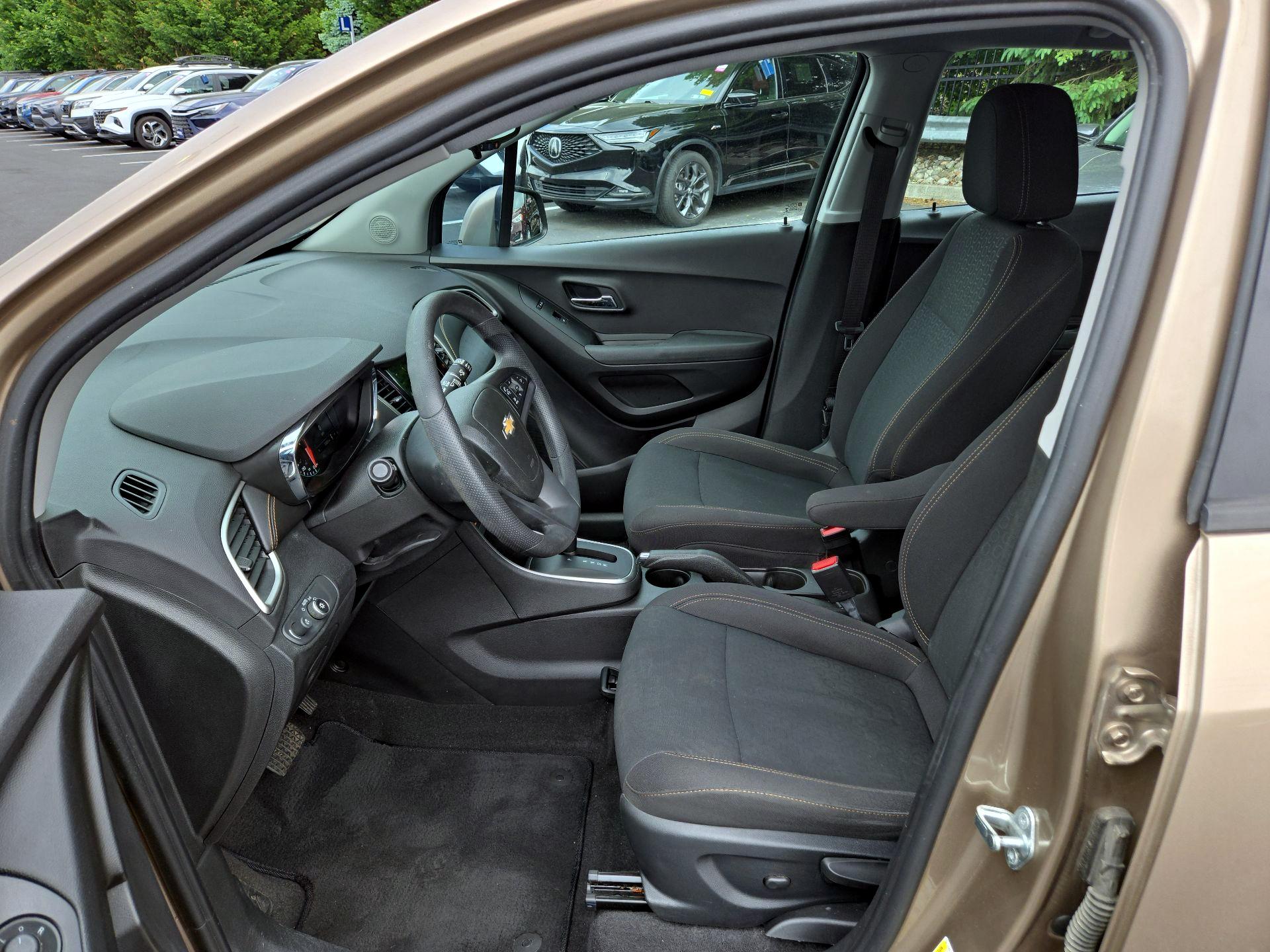Thumbnail: 2018 Chevrolet Trax - 9
