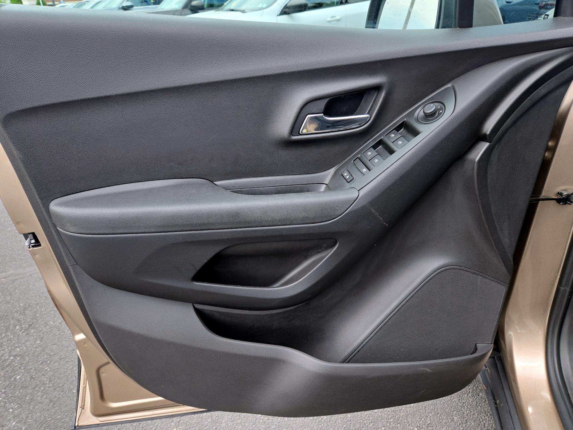 Thumbnail: 2018 Chevrolet Trax - 10