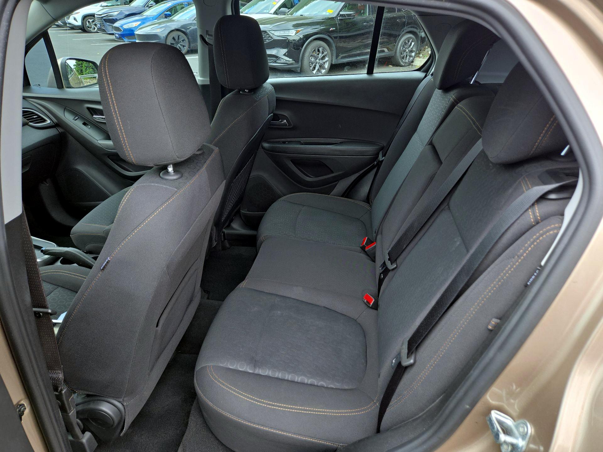 Thumbnail: 2018 Chevrolet Trax - 17