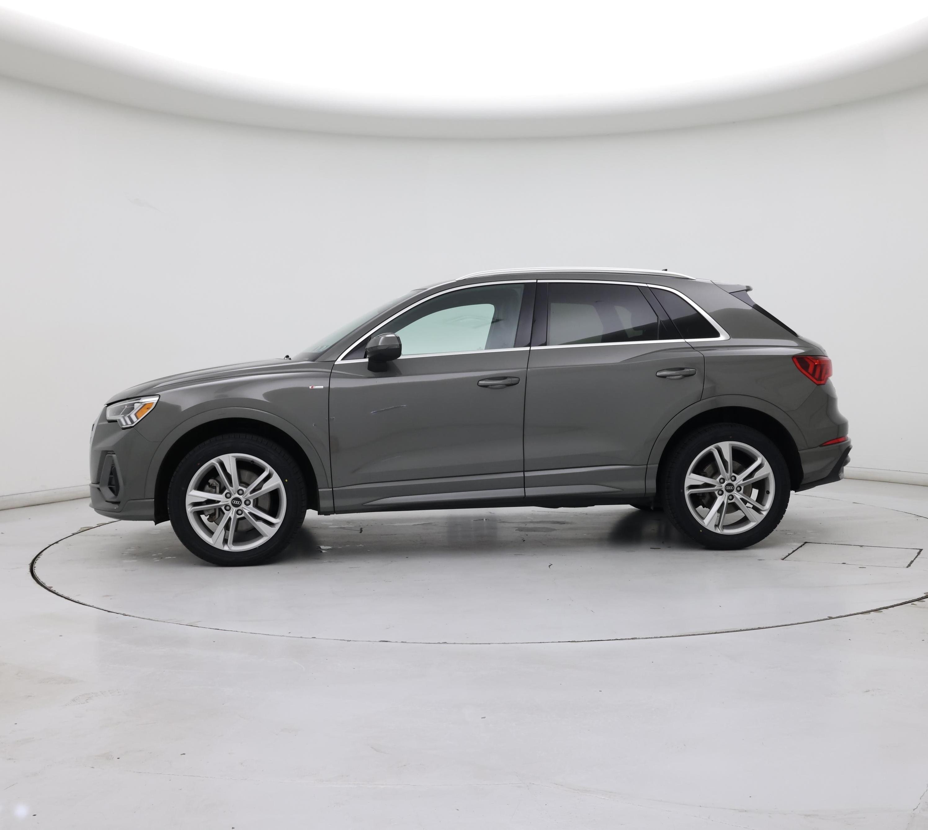 Thumbnail: 2021 Audi Q3 - 3