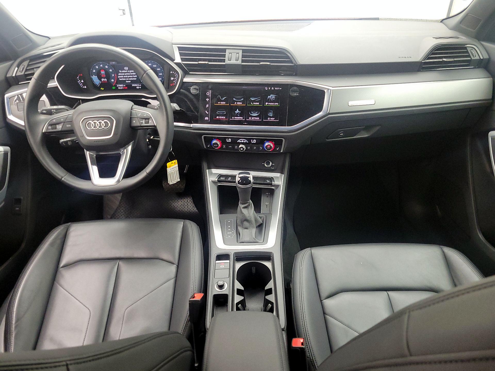 Thumbnail: 2025 Audi Q3 - 9