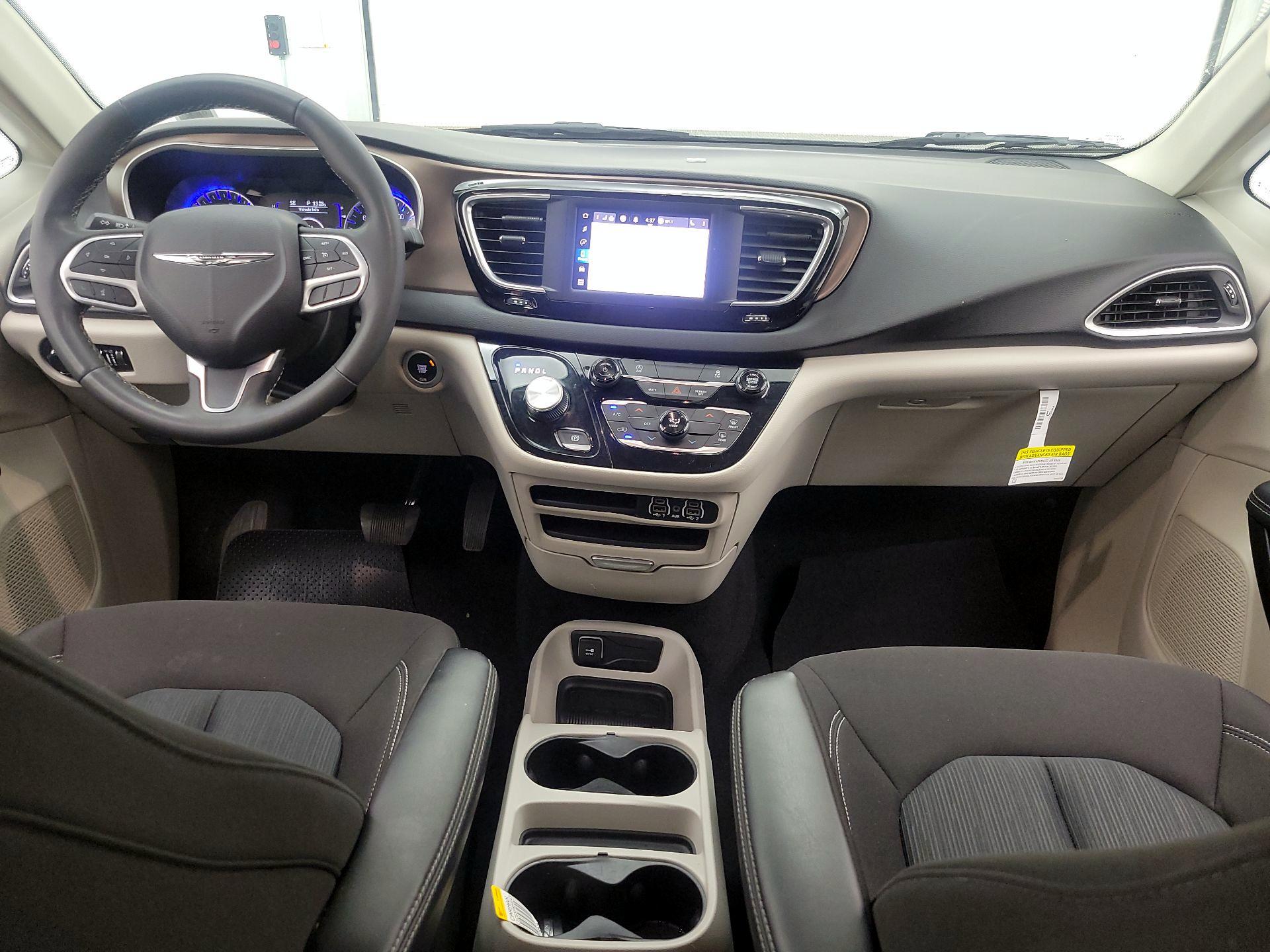 Thumbnail: 2023 Chrysler Voyager - 9