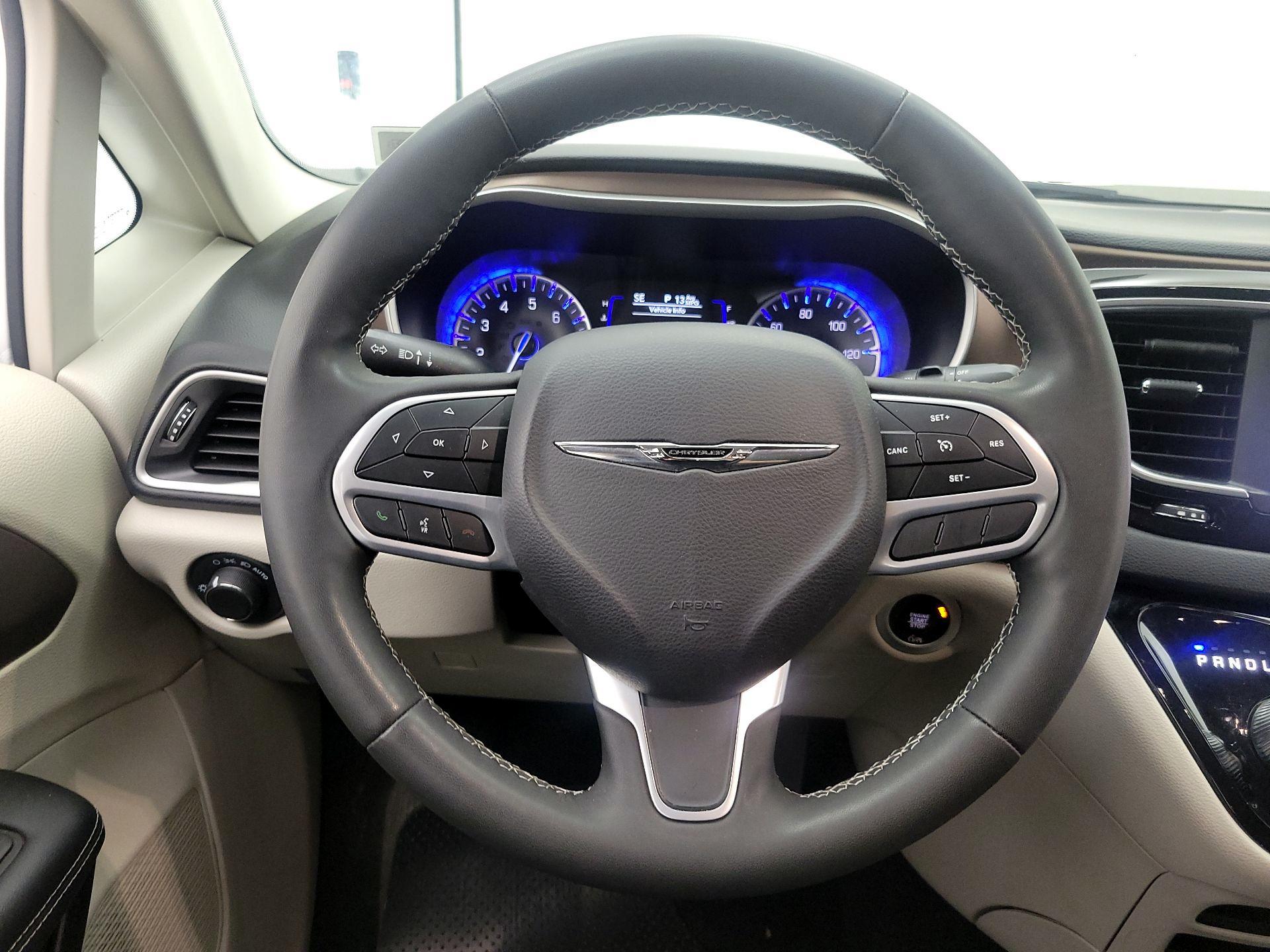 Thumbnail: 2023 Chrysler Voyager - 10