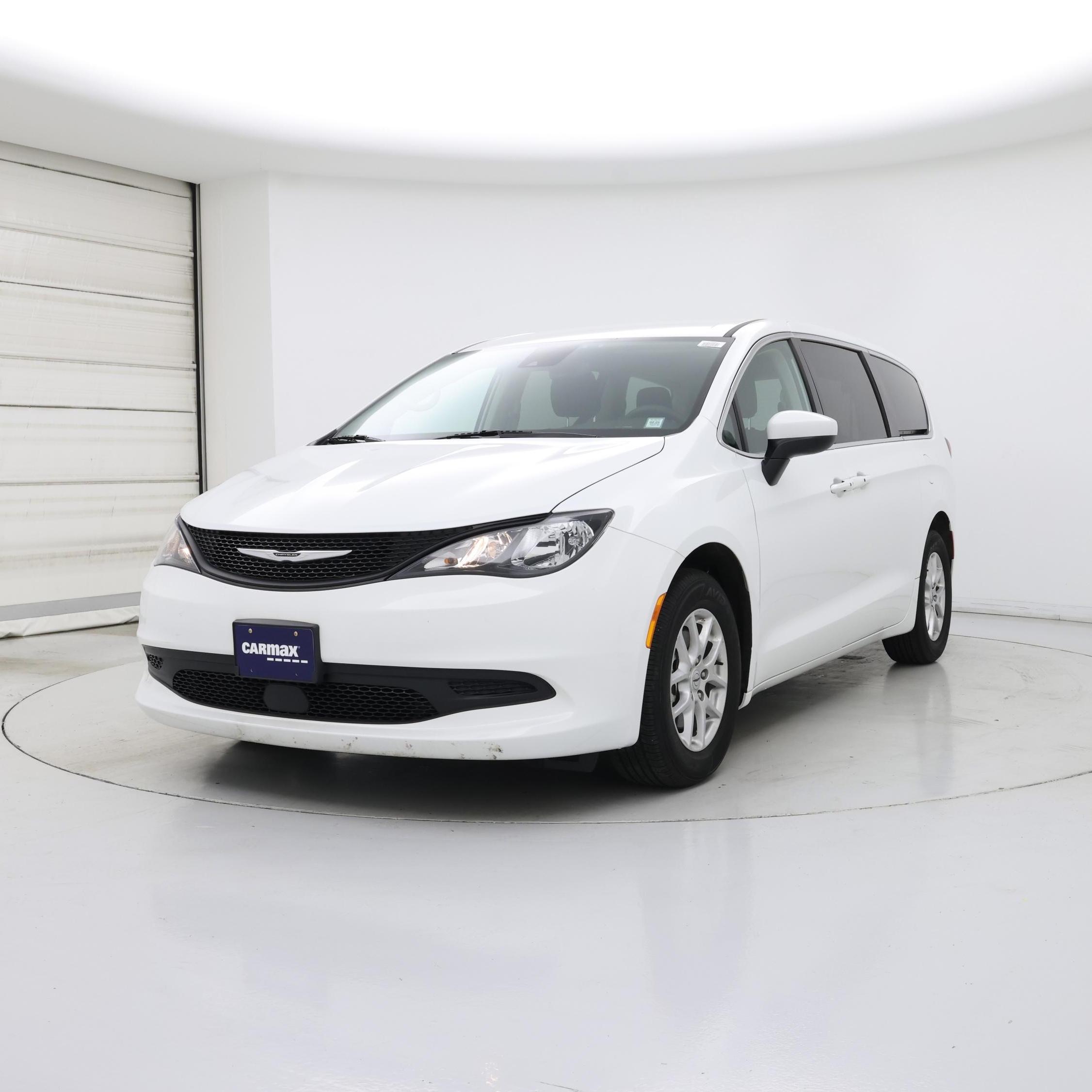 Thumbnail: 2023 Chrysler Voyager - 4