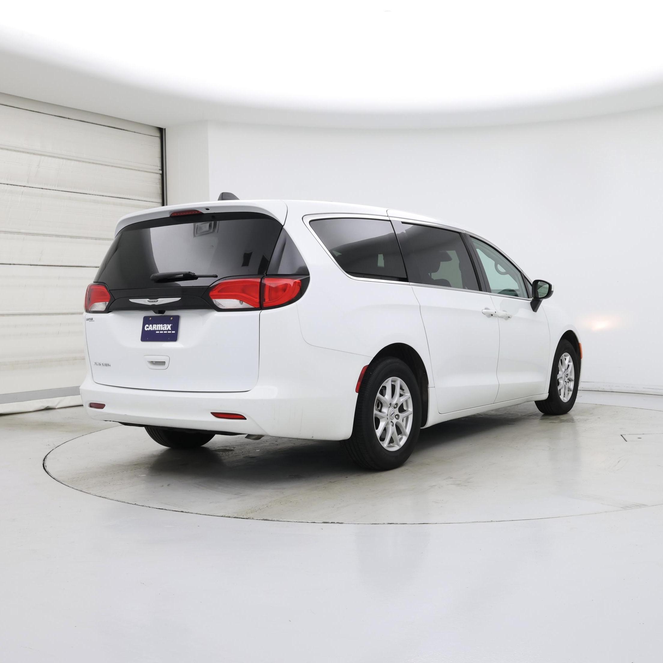 Thumbnail: 2023 Chrysler Voyager - 8