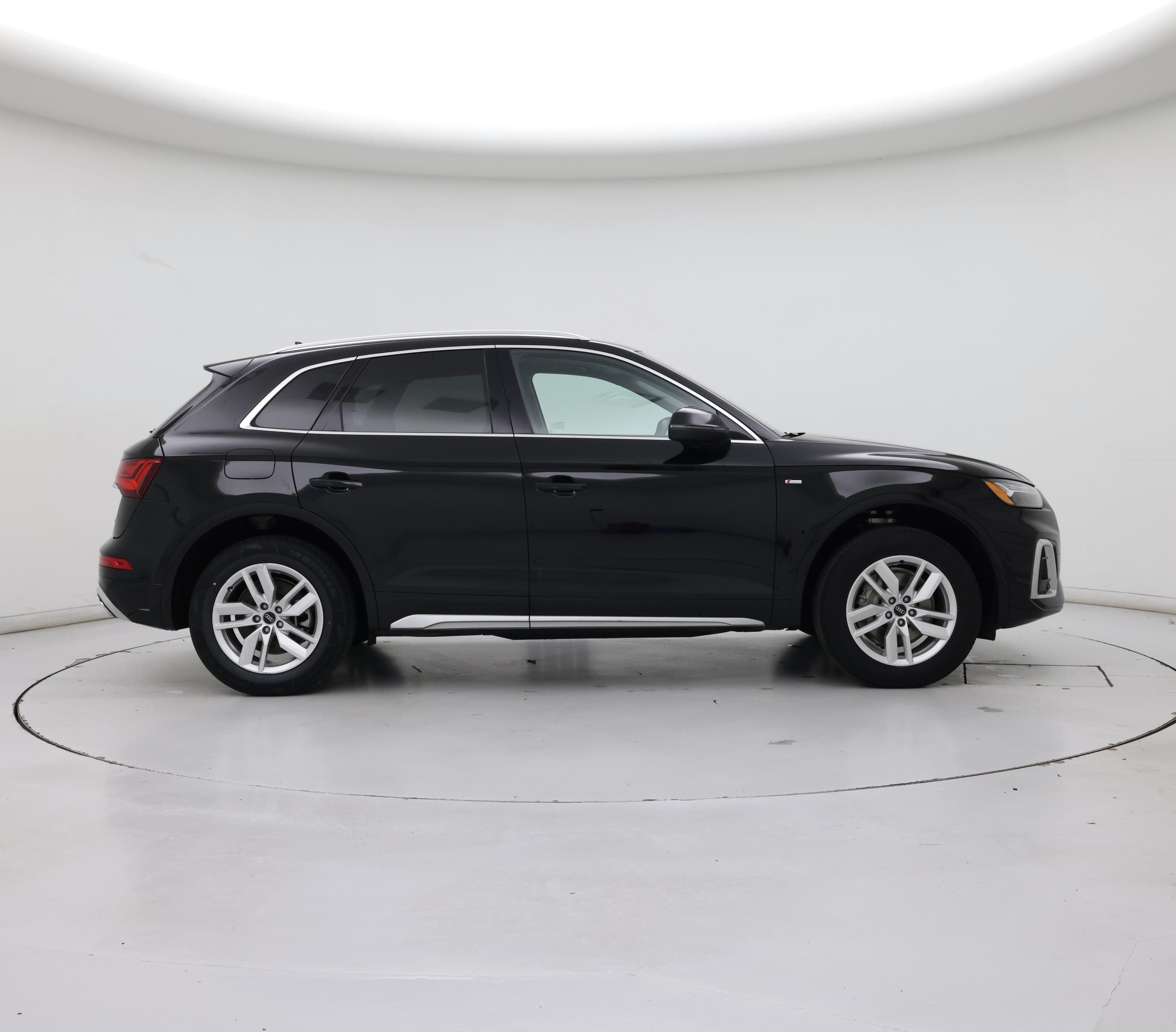 Thumbnail: 2023 Audi Q5 - 7