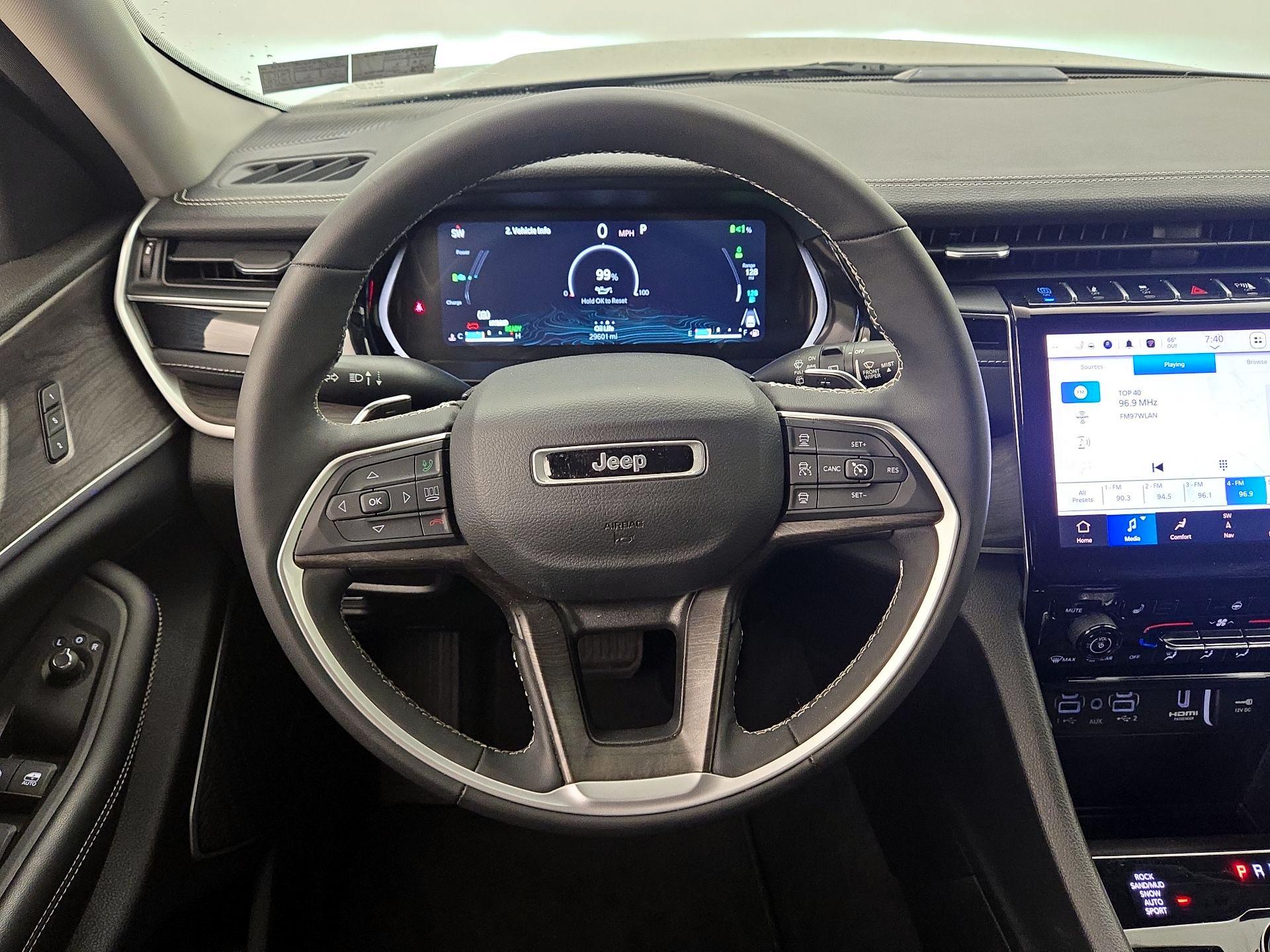 Thumbnail: 2023 Jeep Grand Cherokee - 10