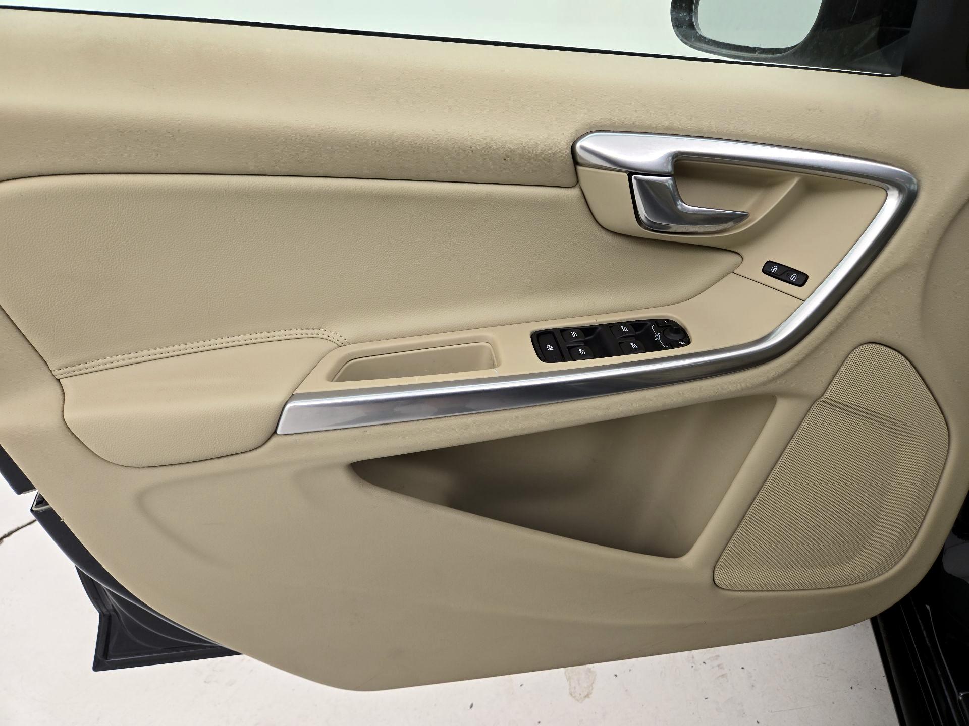 Thumbnail: 2015 Volvo S60 - 12