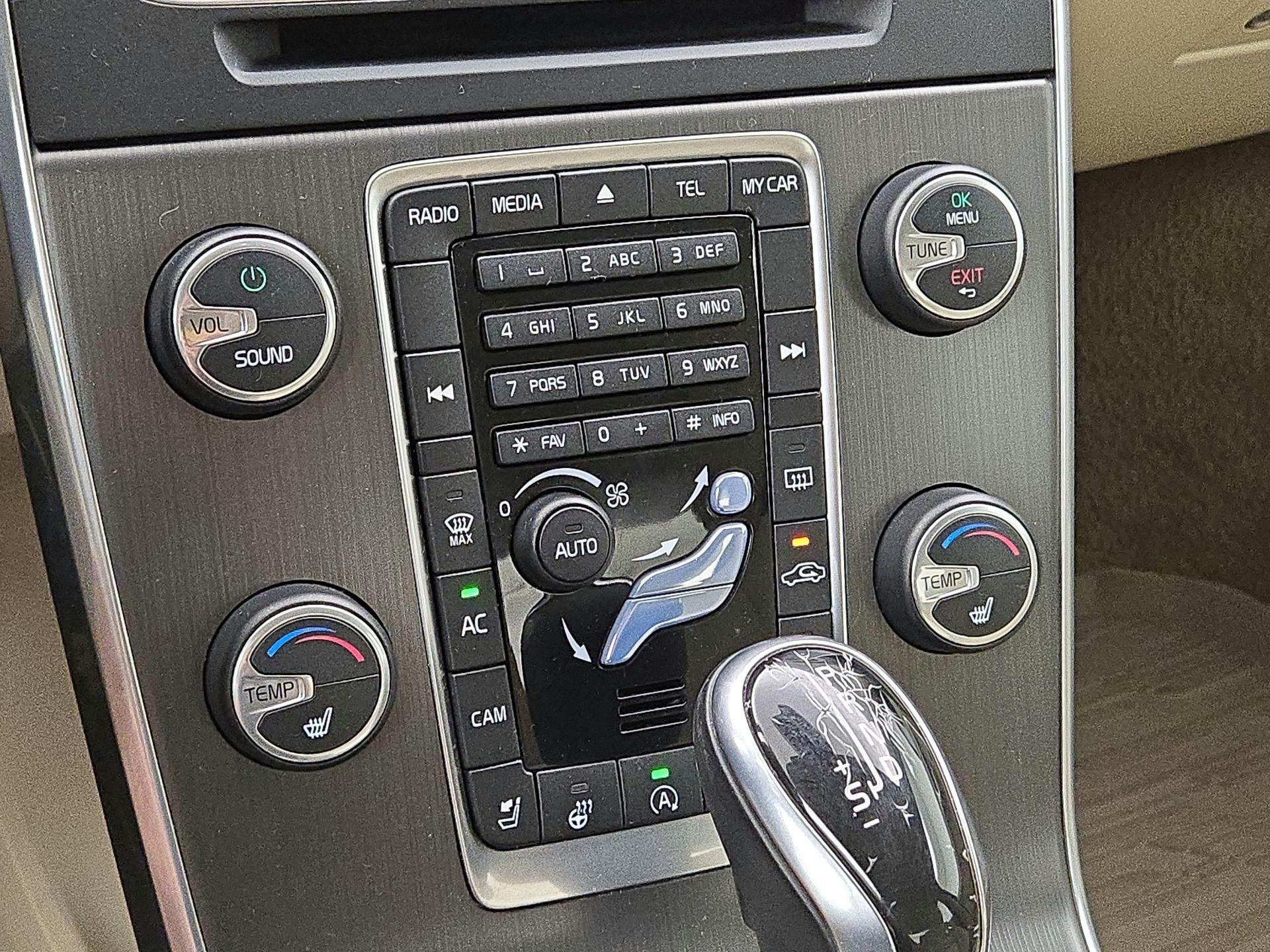 Thumbnail: 2015 Volvo S60 - 16