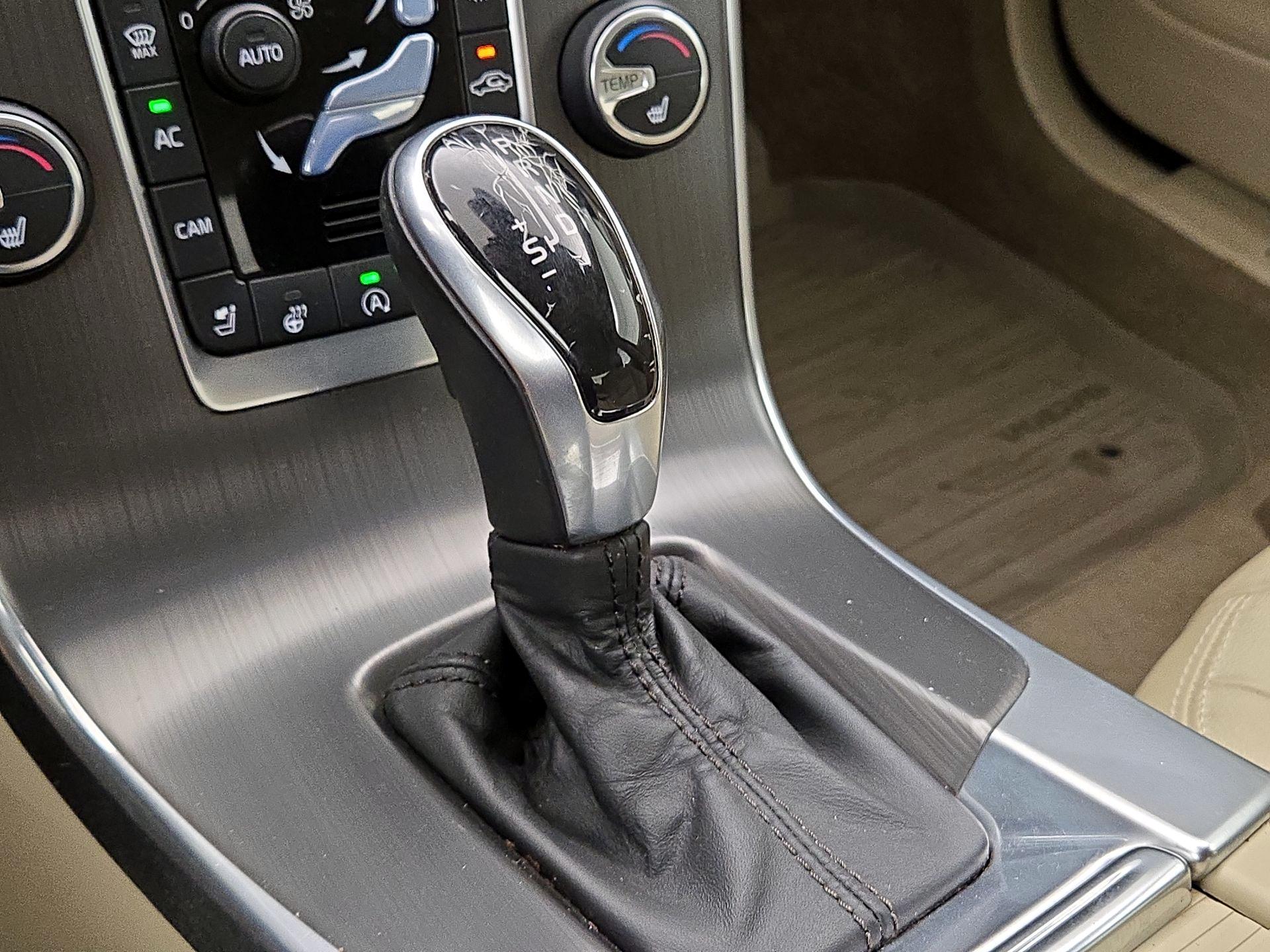 Thumbnail: 2015 Volvo S60 - 17