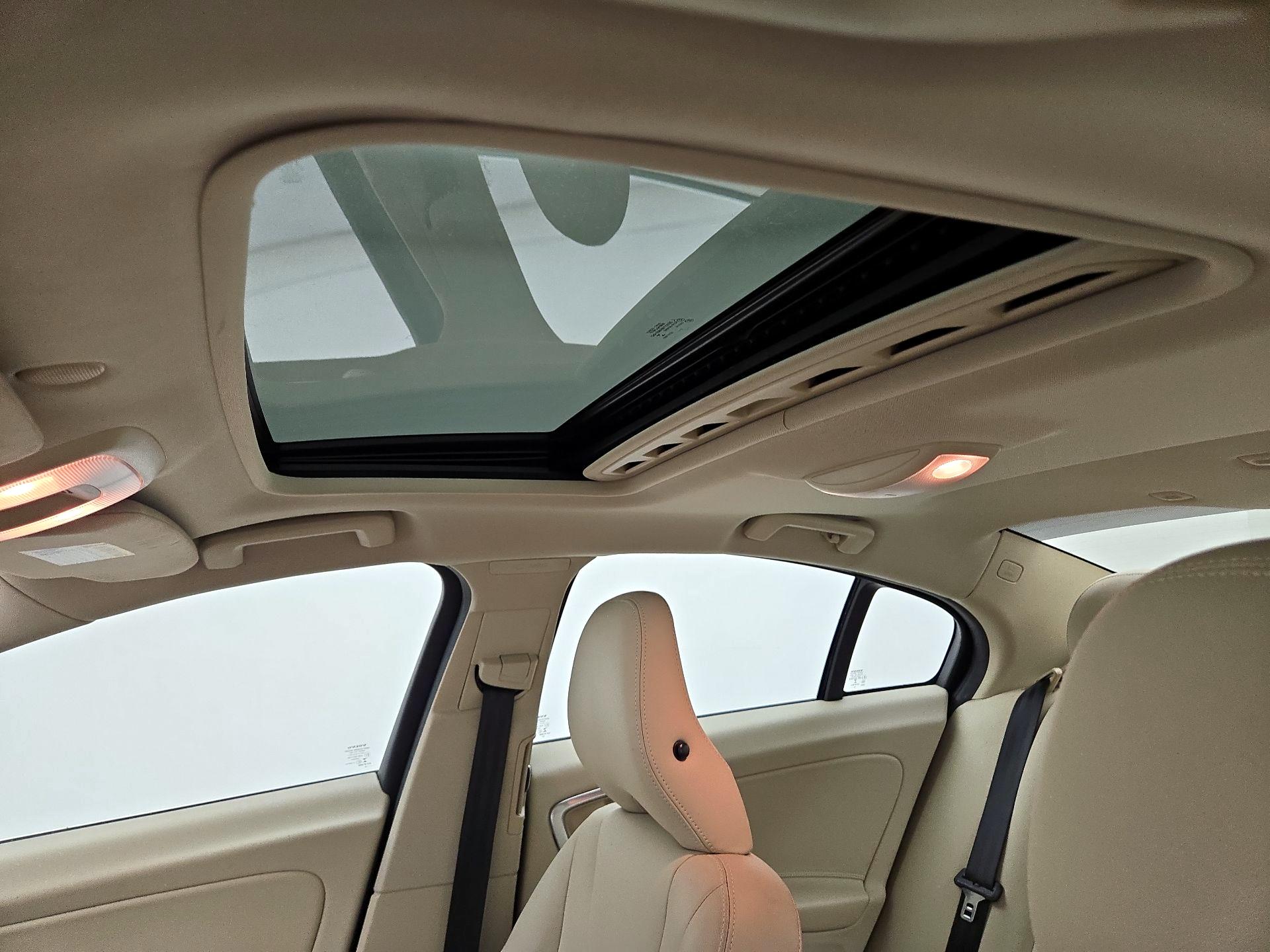 Thumbnail: 2015 Volvo S60 - 19
