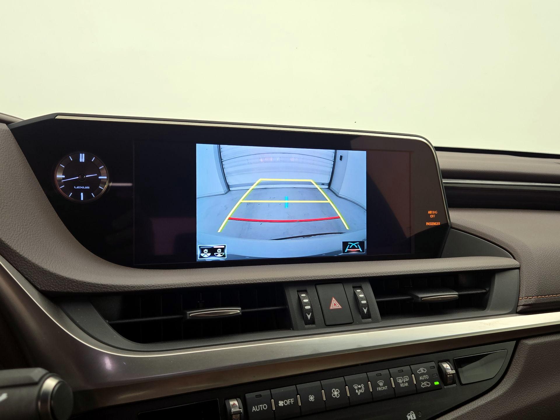 Thumbnail: 2019 Lexus ES - 14